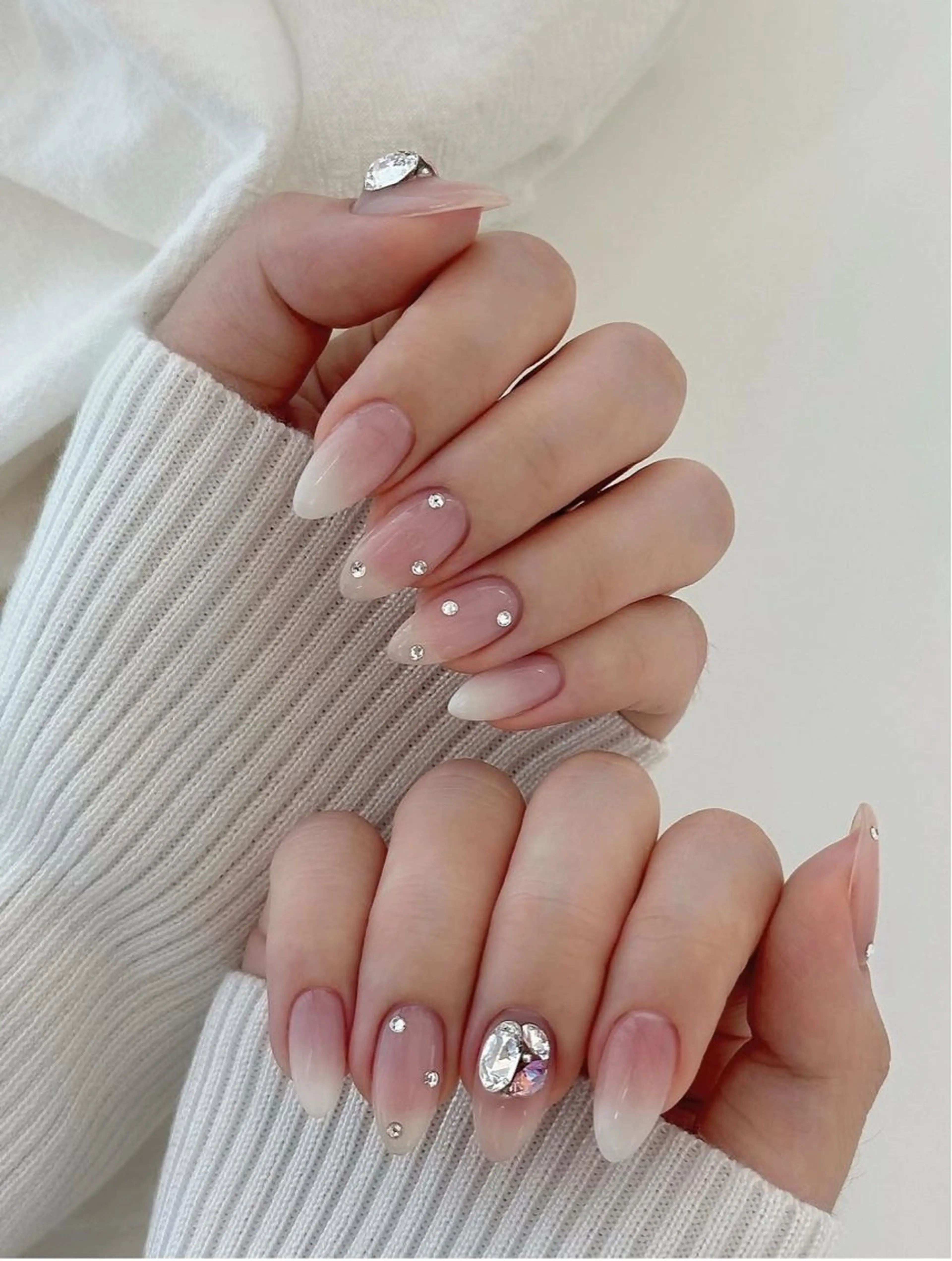 ネイル アニマル柄 オーロラネイル チークネイル フラッシュネイル ジェルネイル Lyna 池袋のネイルデザイン