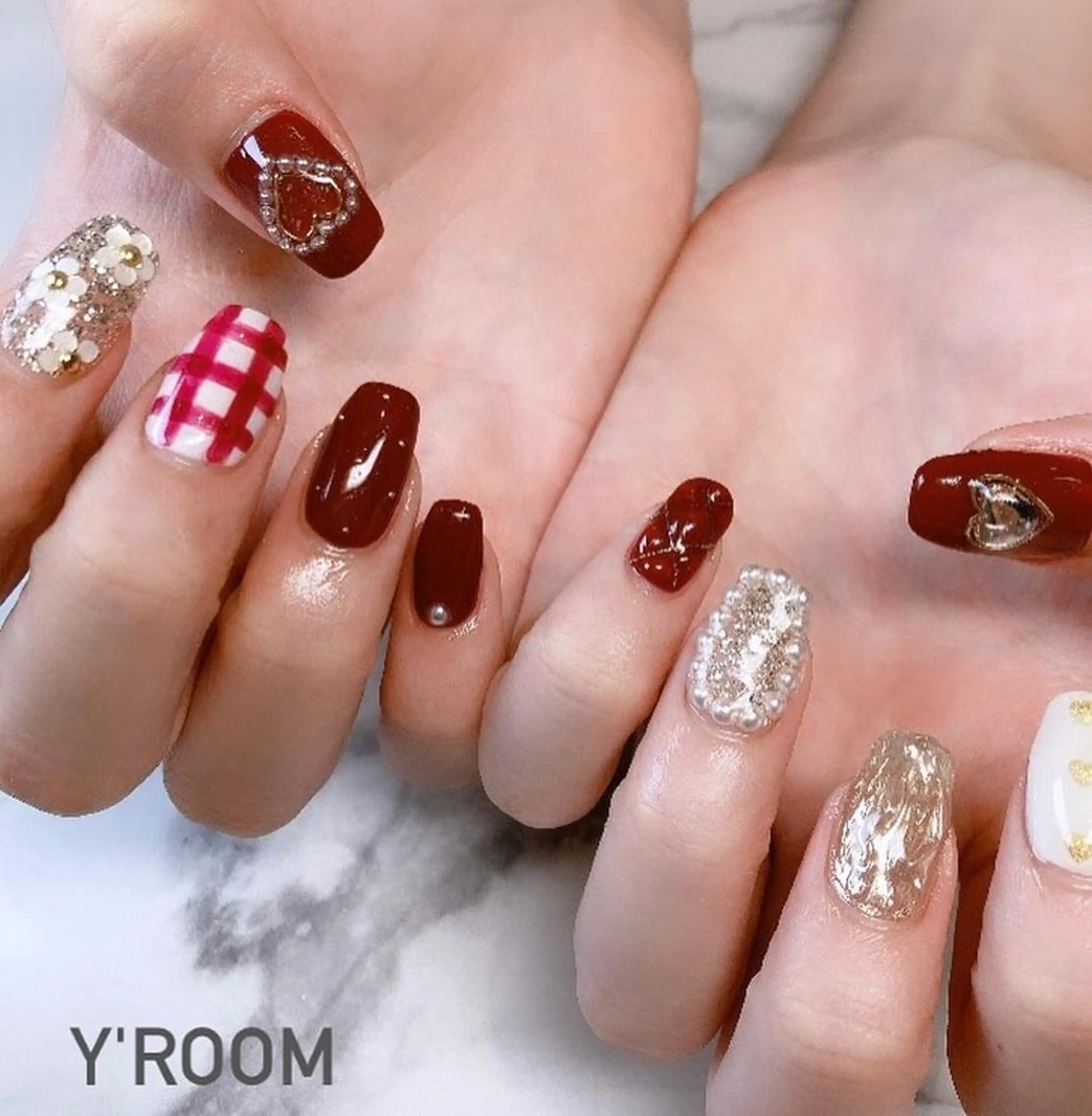 ネイル オーロラネイル フラッシュネイル フットネイル ジェルネイル 氷ネイル・うるうるネイル ハンドネイル YUKA （ネイリスト）のネイルデザイン