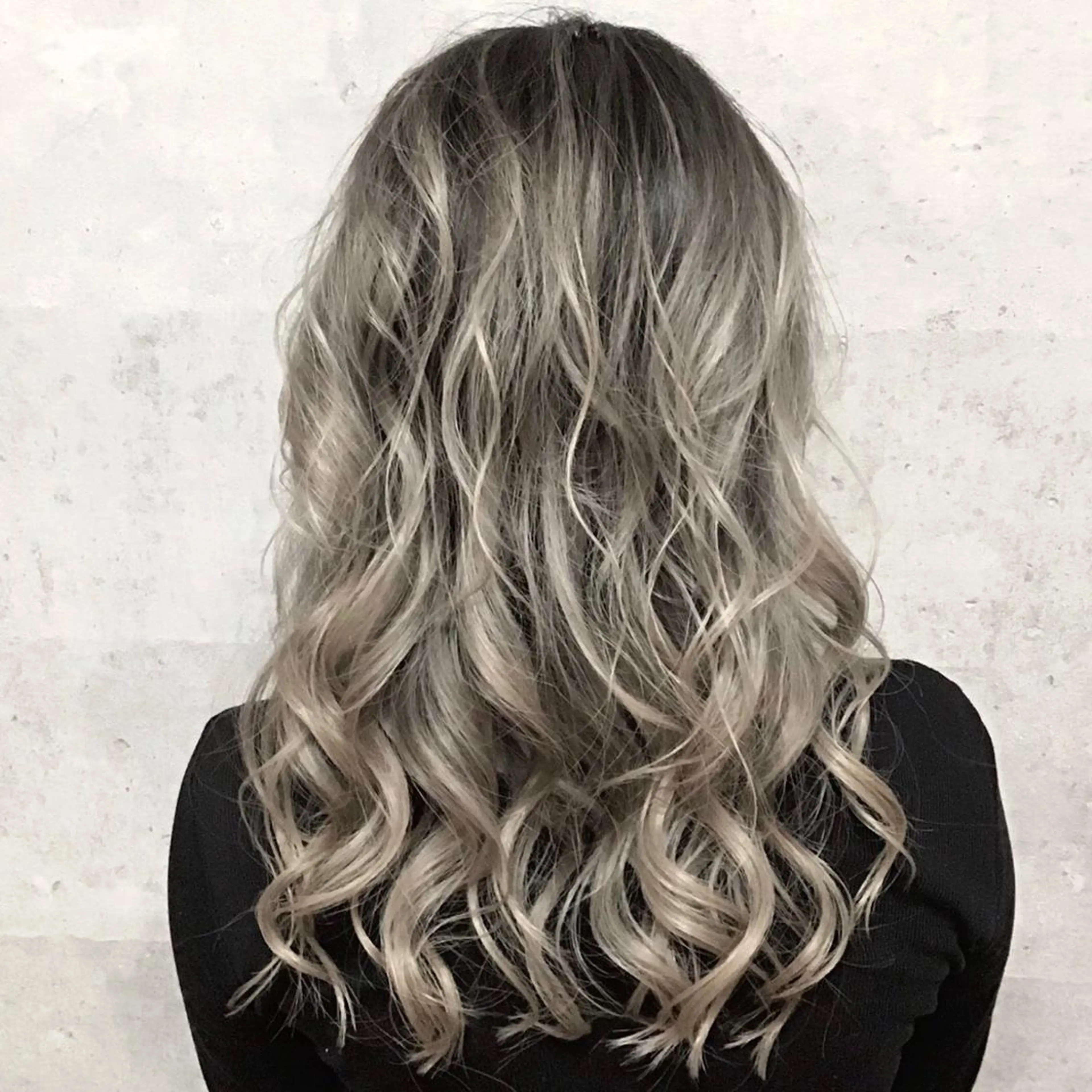 セミロング SALOWIN心斎橋Suite店所属・ブリーチ毛にもできる 縮毛矯正|鷹司郎のヘアスタイル