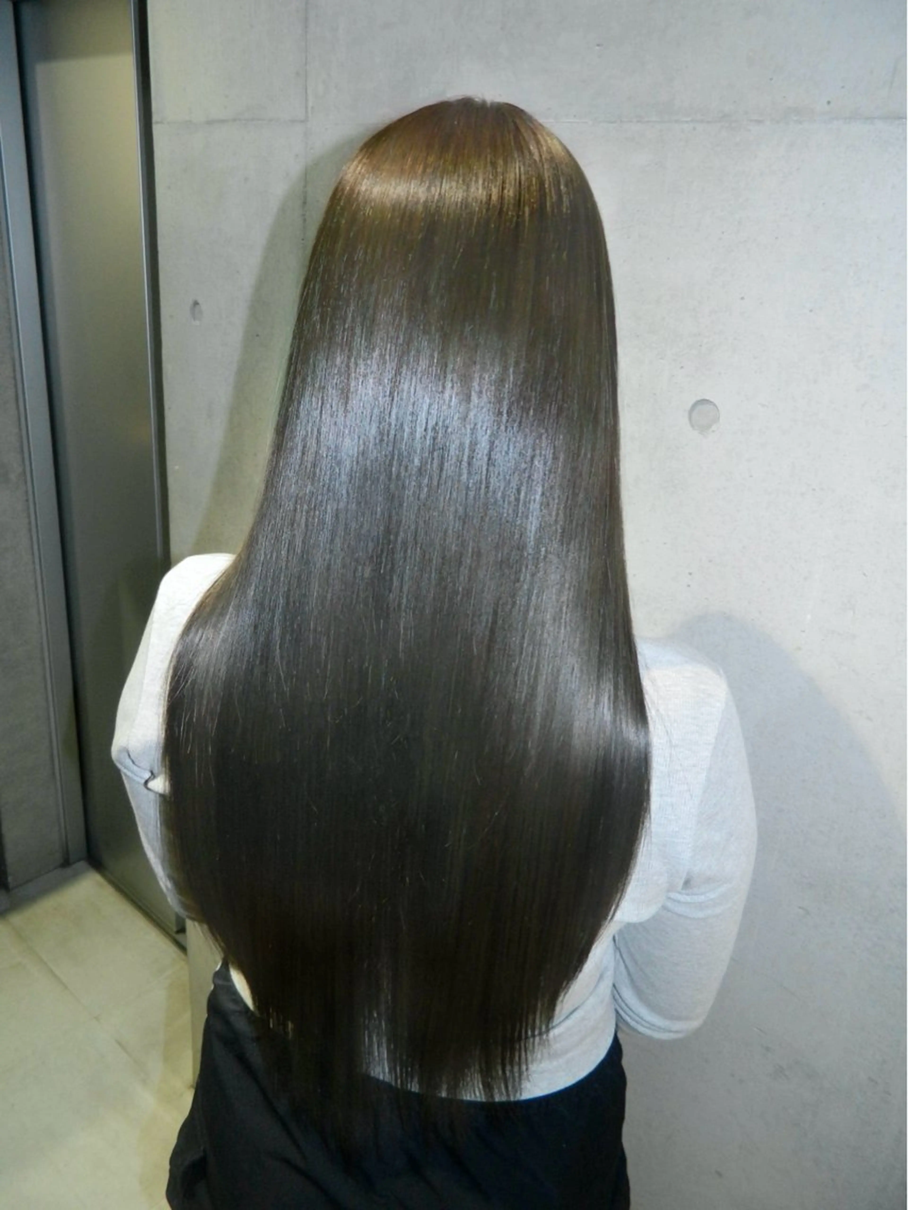 ロング カラー ブリーチ 透明感カラー ダブルカラー グレージュ ブリーチなしカラー ヘアカラー ARTE aoyama所属・ハイトーン/ボブ/ sakura🪽のヘアスタイル