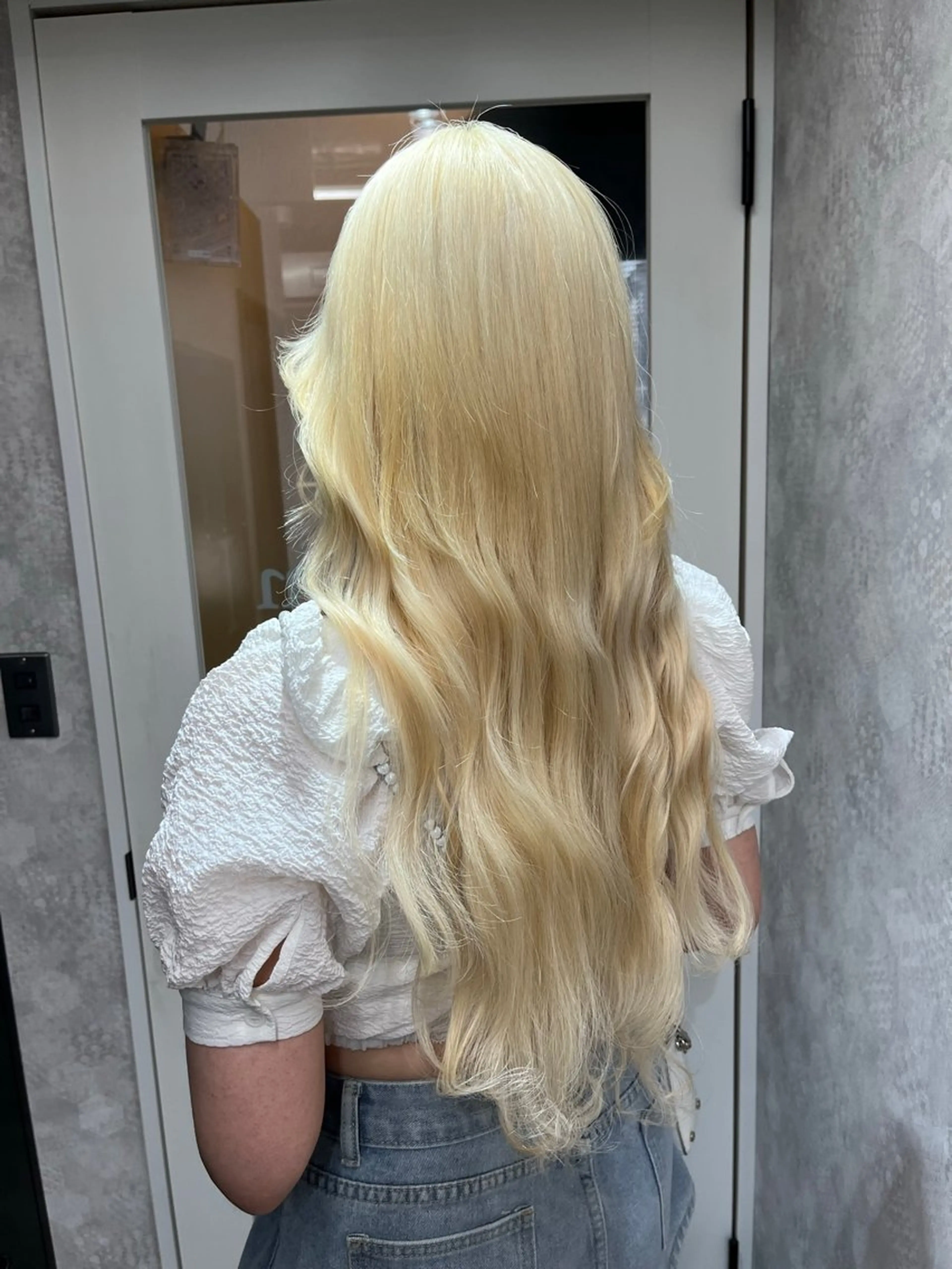 セミロング カラー アッシュ アッシュグレー ベージュカラー ブリーチ ブロンド ヘアカラー トリートメント 【美髪ハイトーン】 髪質改善/大和🎀のヘアスタイル