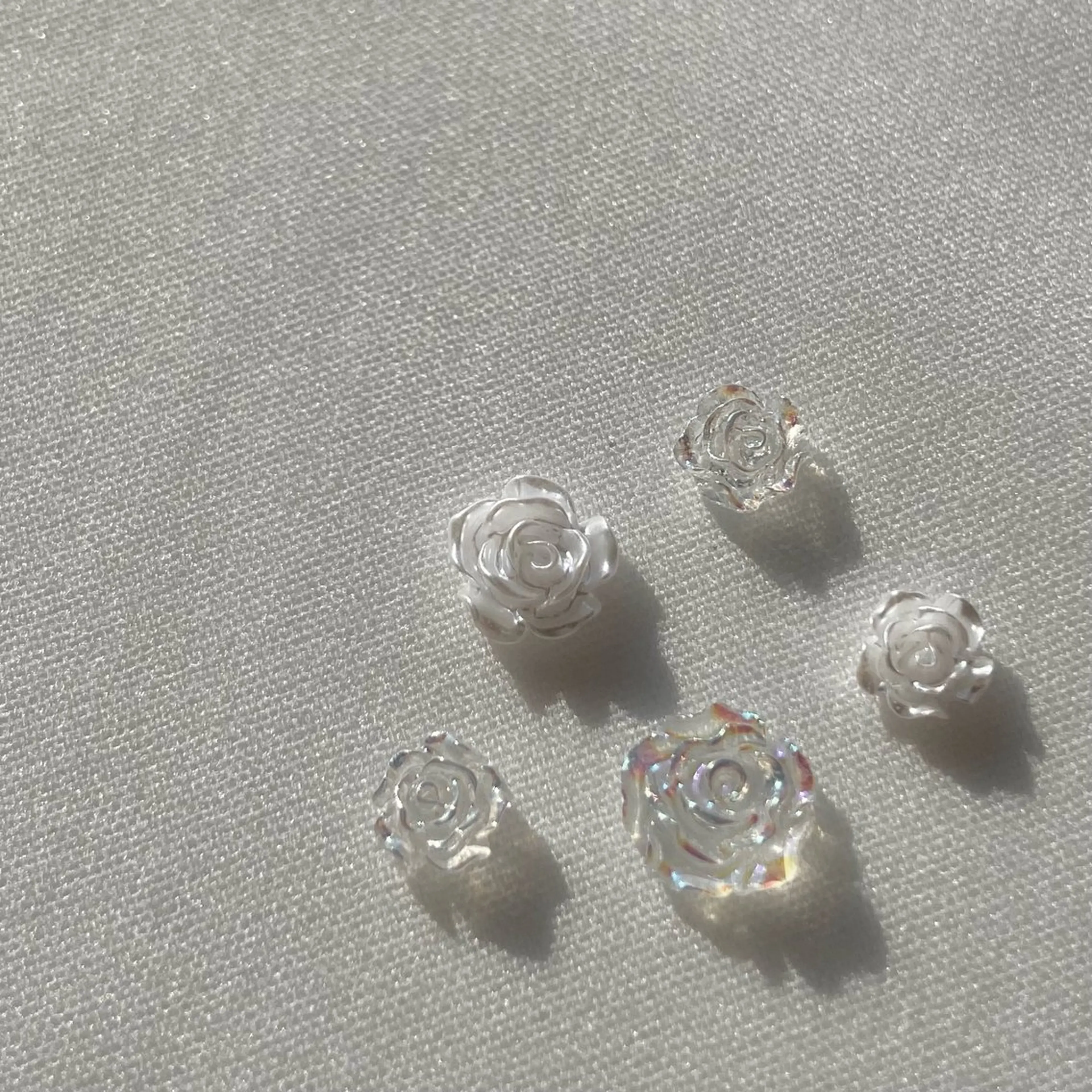 【 オフ無料 】gradation (クリアベース) 🫧 + パーツ2個 🎀 オフの有無は必ずお伝えください🌙の写真