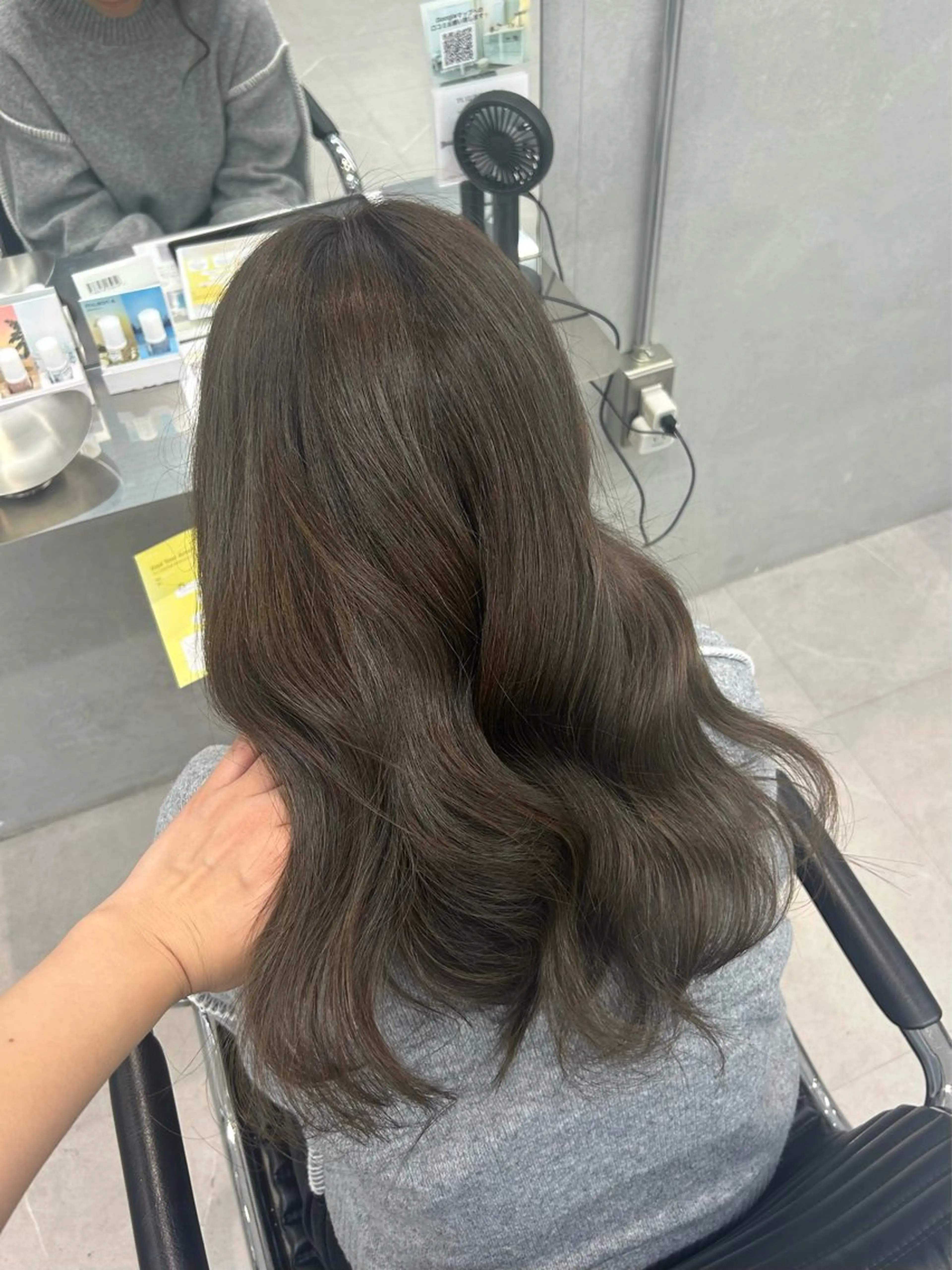 ロング カラー オリーブカラー IO イオリのヘアスタイル