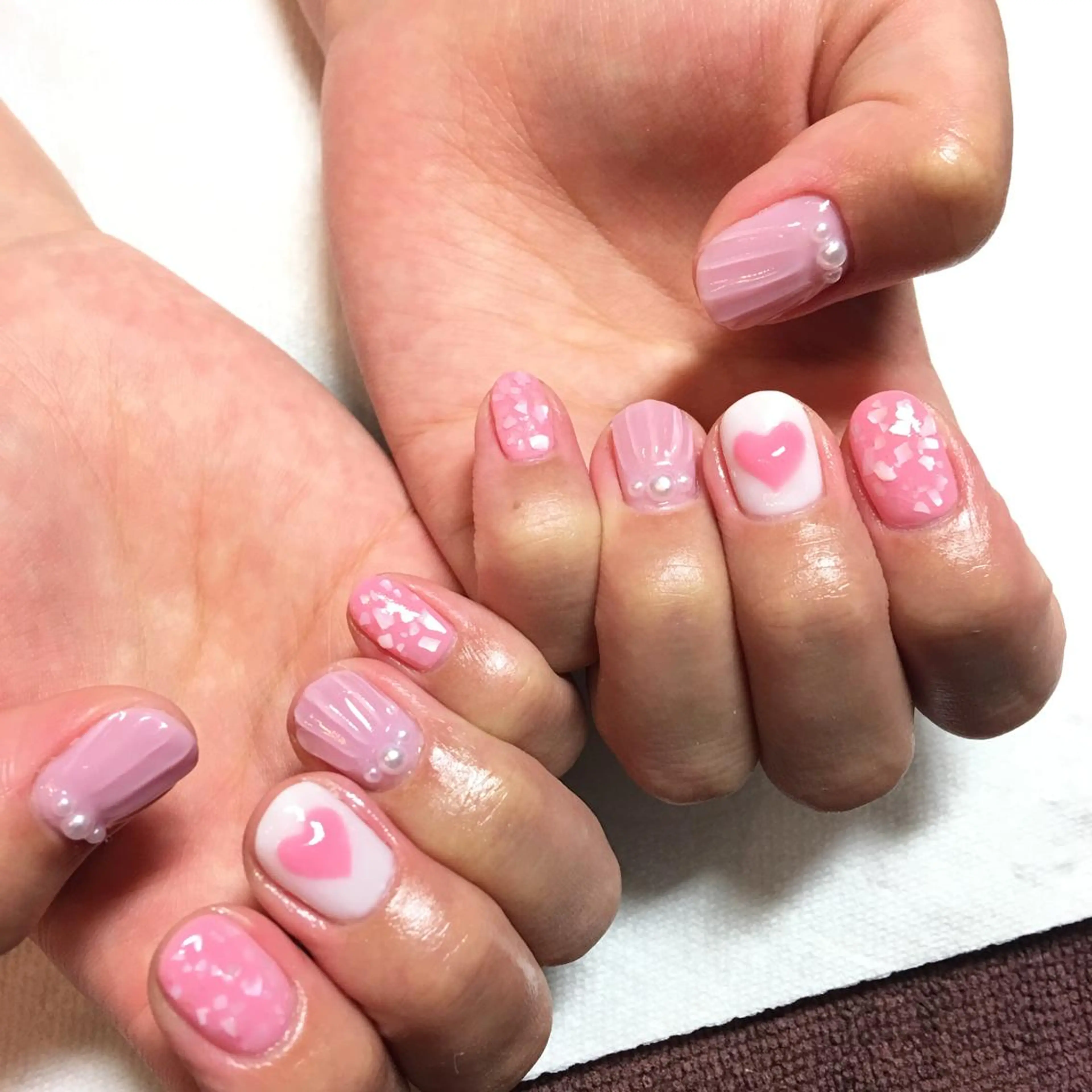 ネイル アートネイル ハート ピンク THECOLORS所属・近貞 莉奈のネイルデザイン