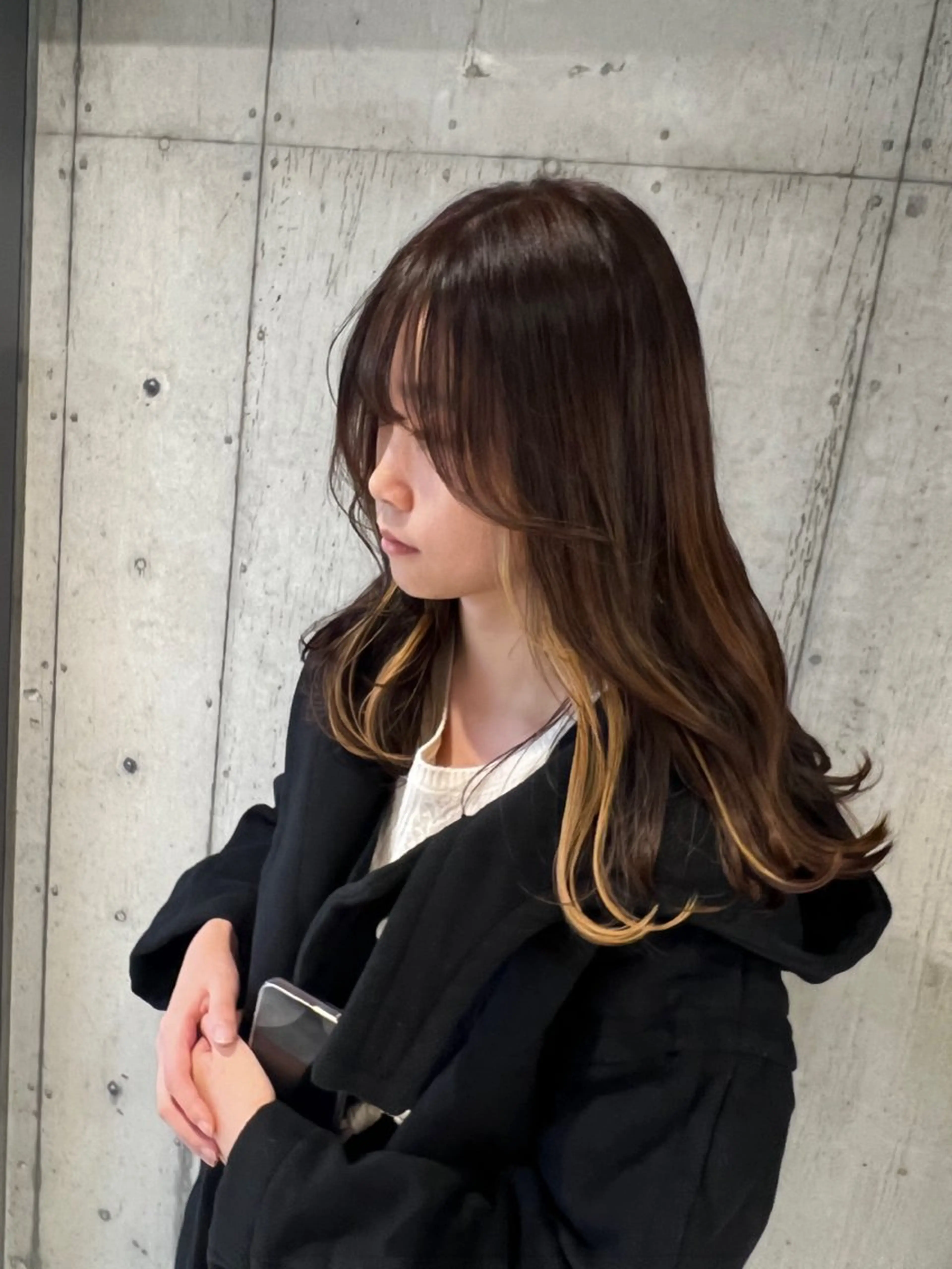 セミロング カラー 抜きっぱなしブロンド ハイトーンカラー インナーカラー 透明感/血色カラー/ 似合せレイヤー/ゆいのヘアスタイル