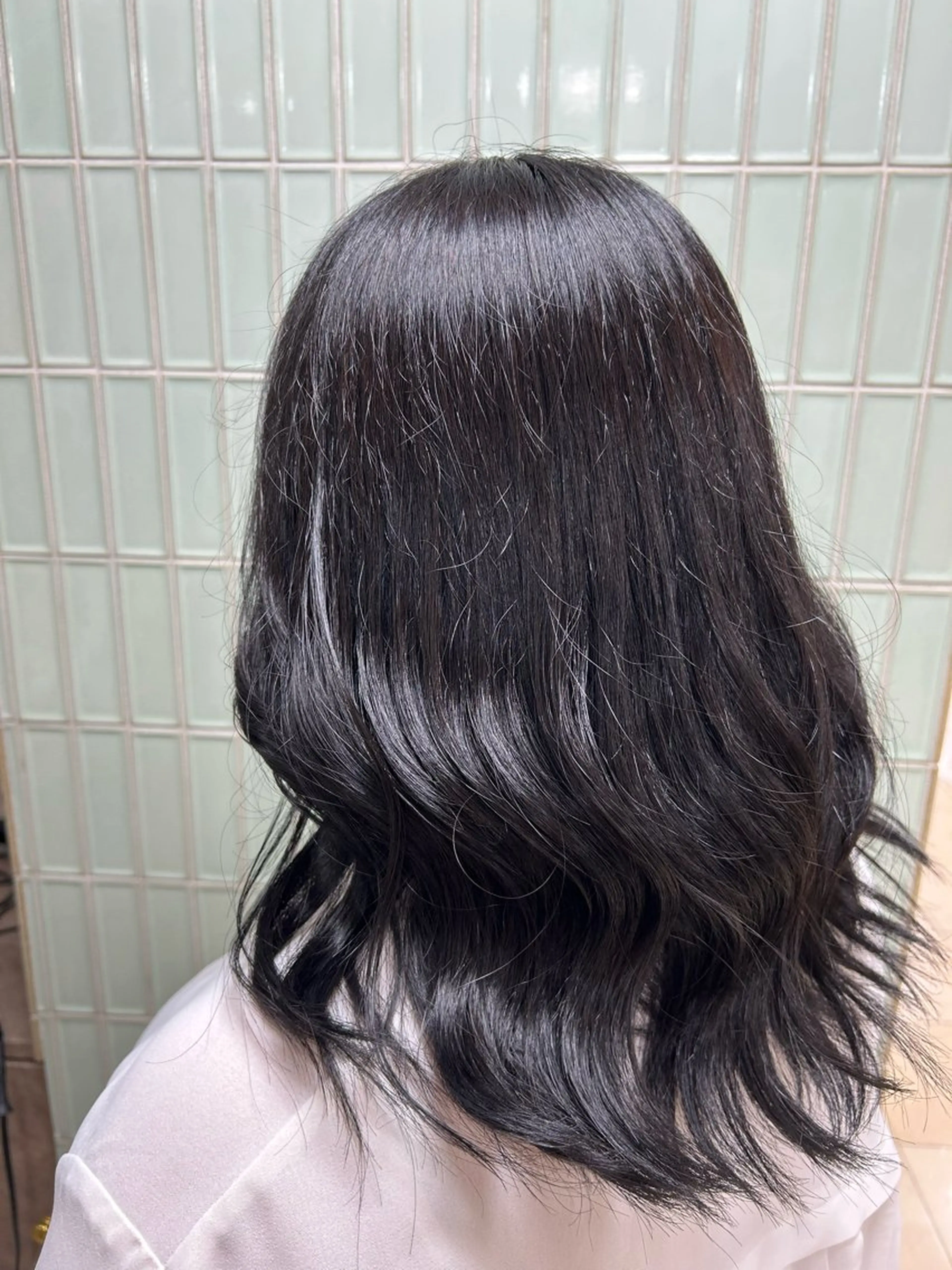 セミロング カラー LAQUALITE新宿伊勢丹店所属・KARIN カラーモデル募集中のヘアスタイル