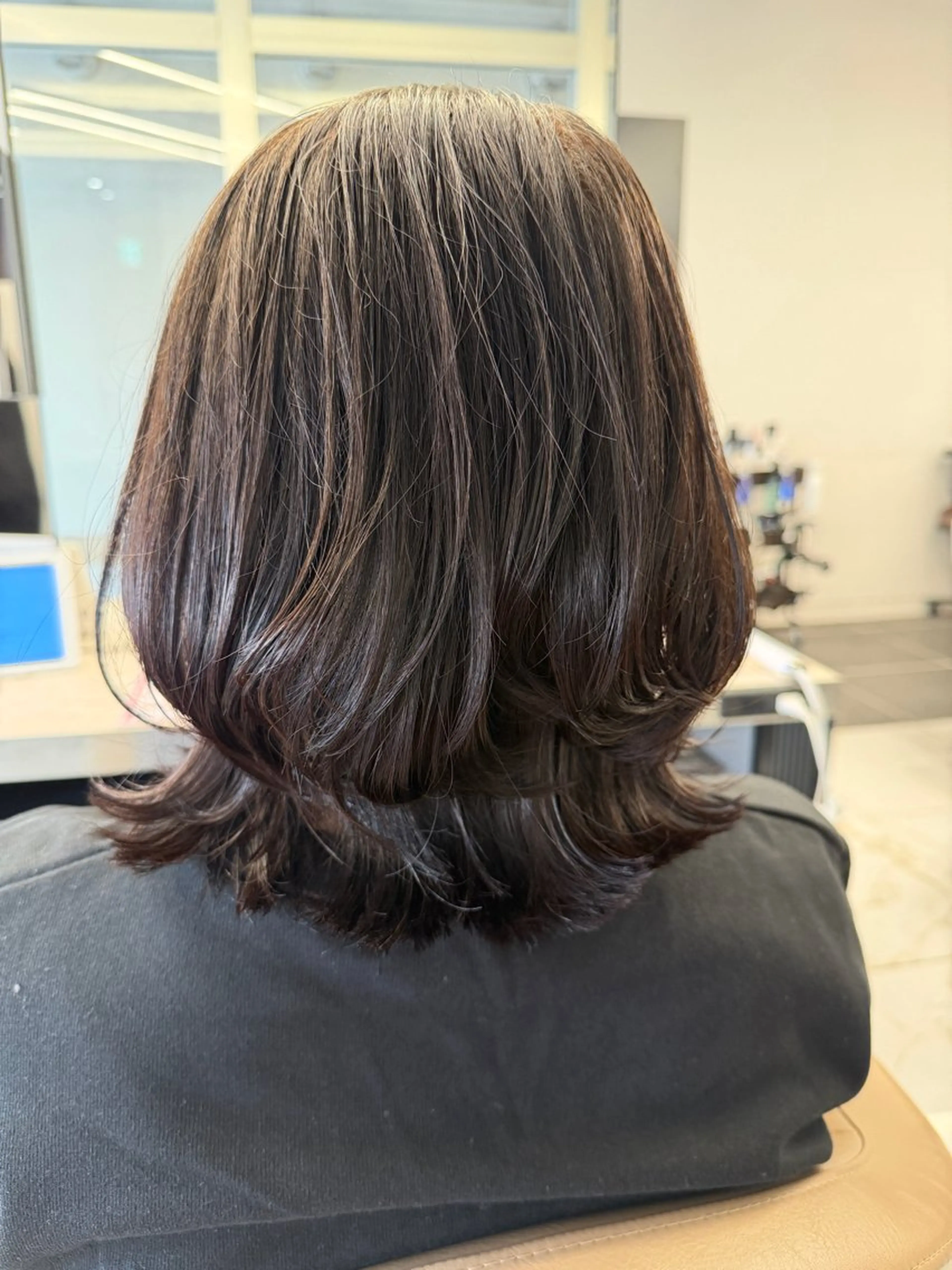 セミロング カット ヘアカラー EARTH 浦和店所属・橋本 舞羽のヘアスタイル