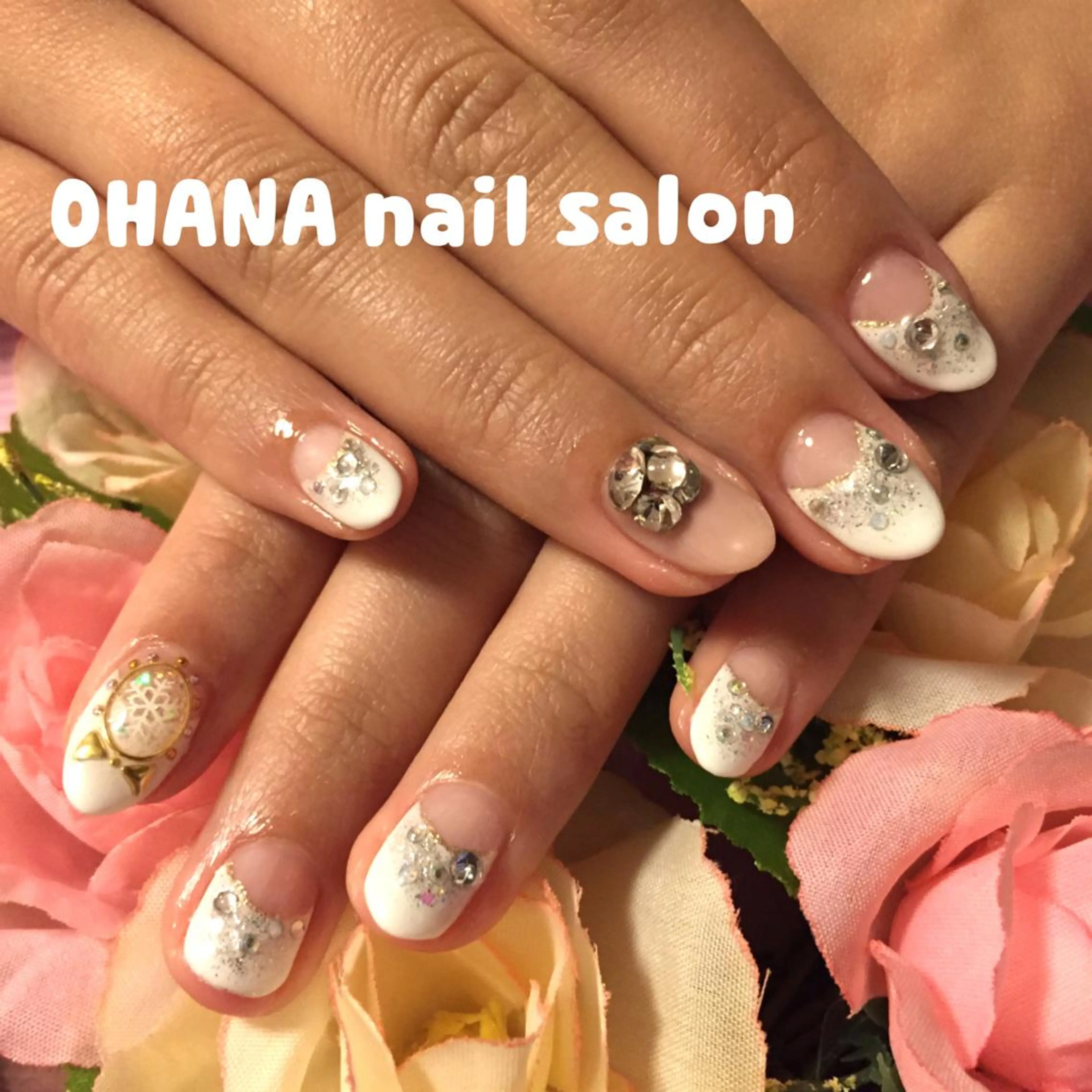 ネイル フレンチネイル ストーンネイル 那覇🏝️台湾人 ネイリストSHIUのネイルデザイン
