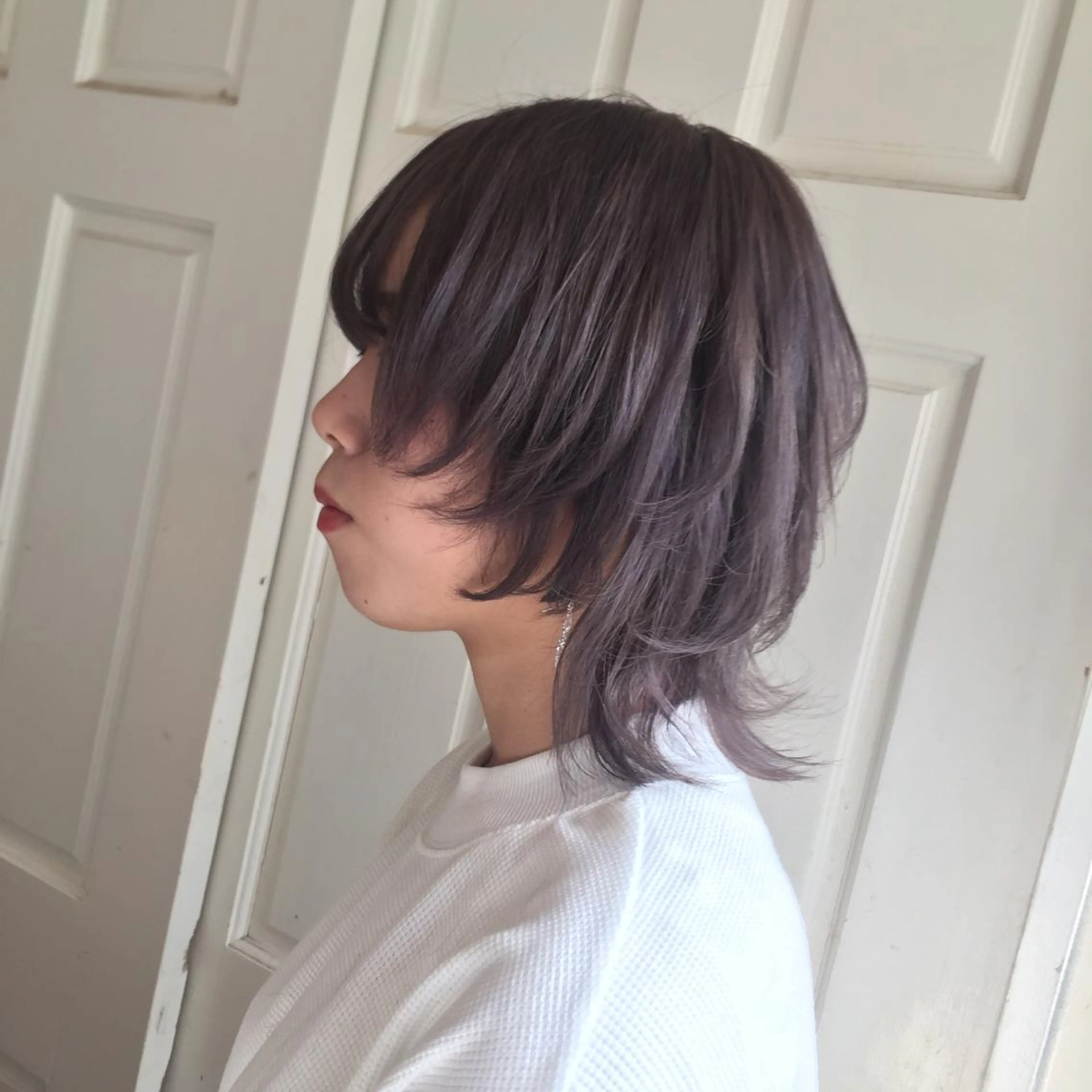 ミディアム カラー グレージュ ウルフカット カット ヘアカラー トリートメント ホワイト&レイヤーカ ットエクステ長畠俊輔のヘアスタイル