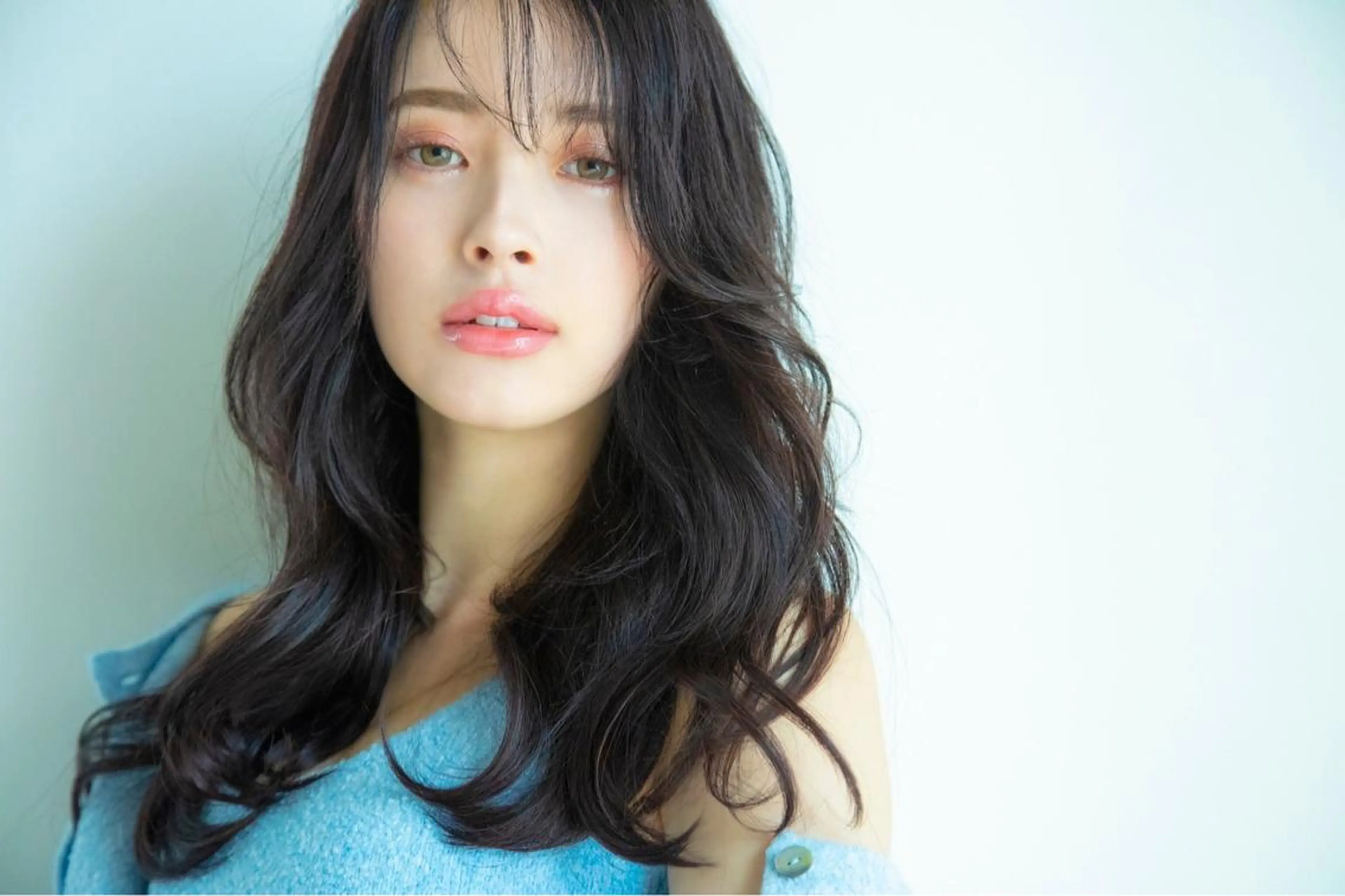 ミディアム カット ヘアカラー トリートメント レイヤーカット /透明感カラー西田のヘアスタイル