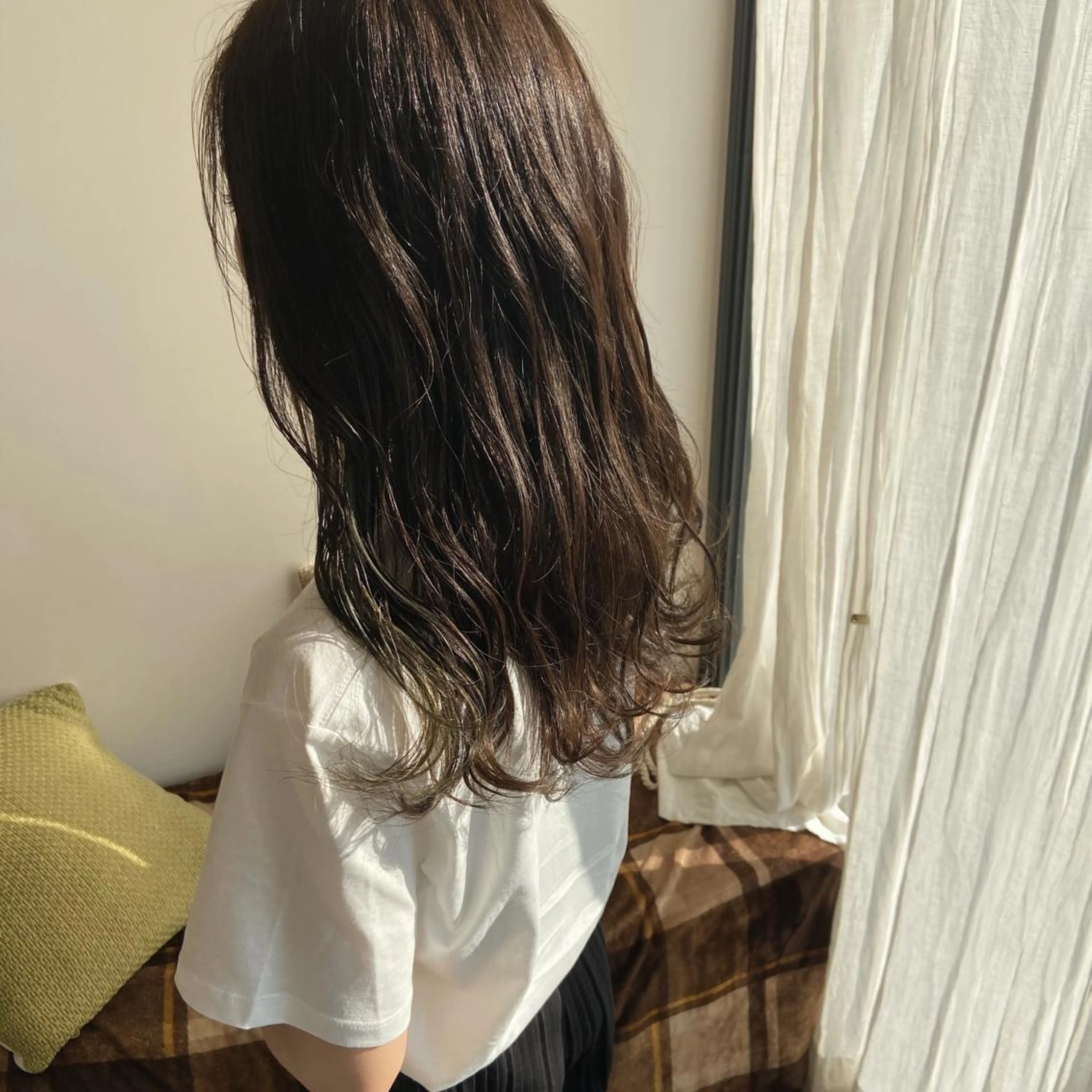 ミディアム 峯 志帆のヘアスタイル