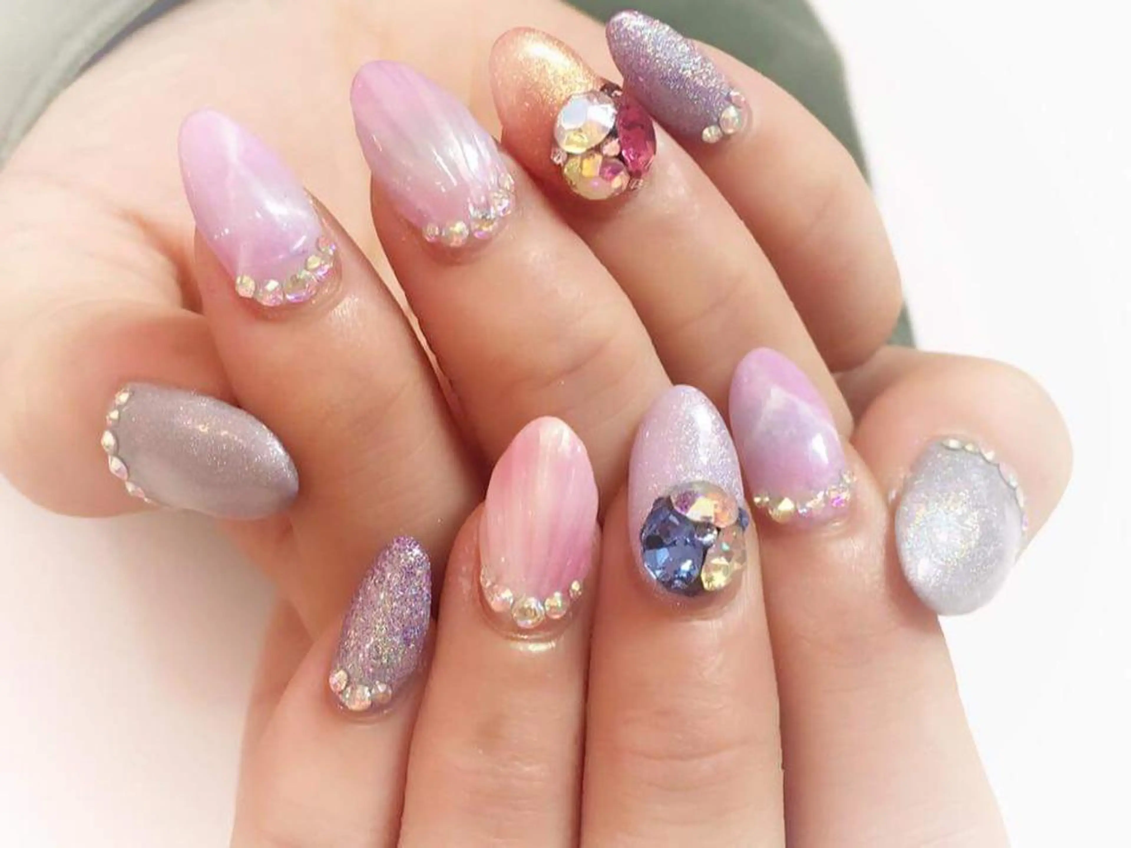 ミディアム カラー パーマ ヘアアレンジ メンズ キッズ ネイル マツエク・マツパ 付け放題 アートネイル フットネイル ジェルネイル 持ち込み NAILSGOGO shibuyaのネイルデザイン