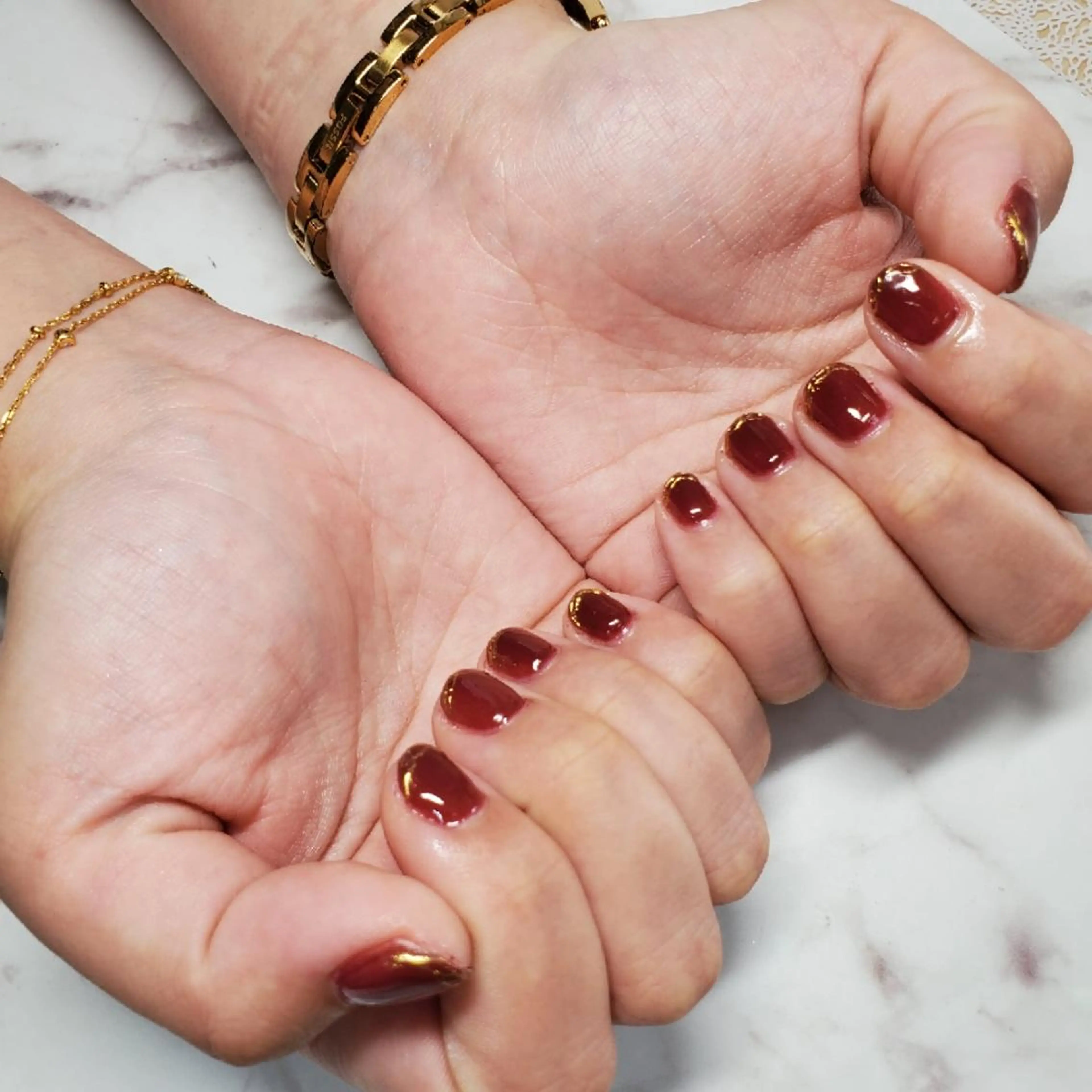 ネイル ボルドー ゴールド ミラーネイル ワンカラーネイル ハンドネイル ネイルサロンベルティ .ひとみのネイルデザイン