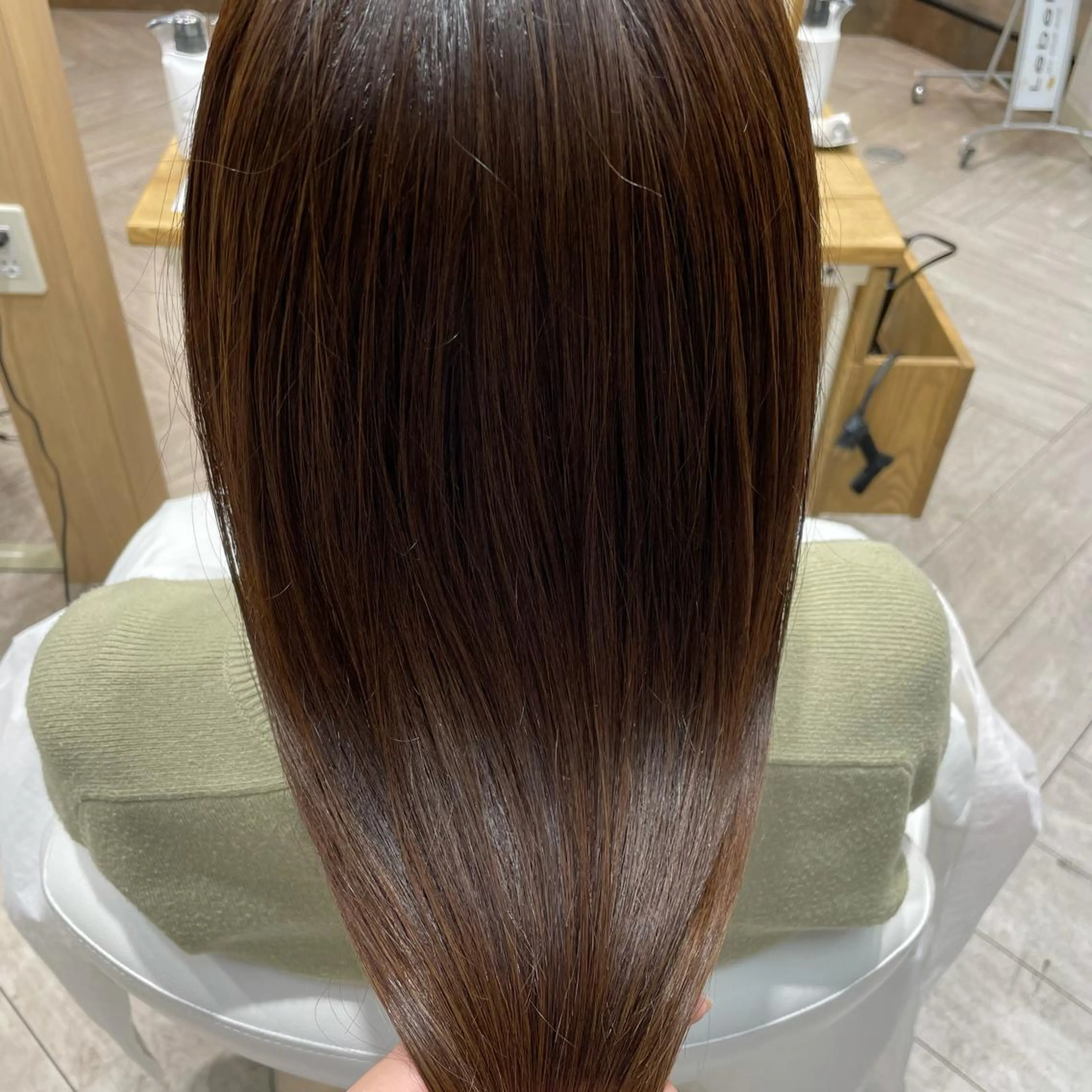 ロング カット ヘアカラー トリートメント 亀山 由里菜のヘアスタイル