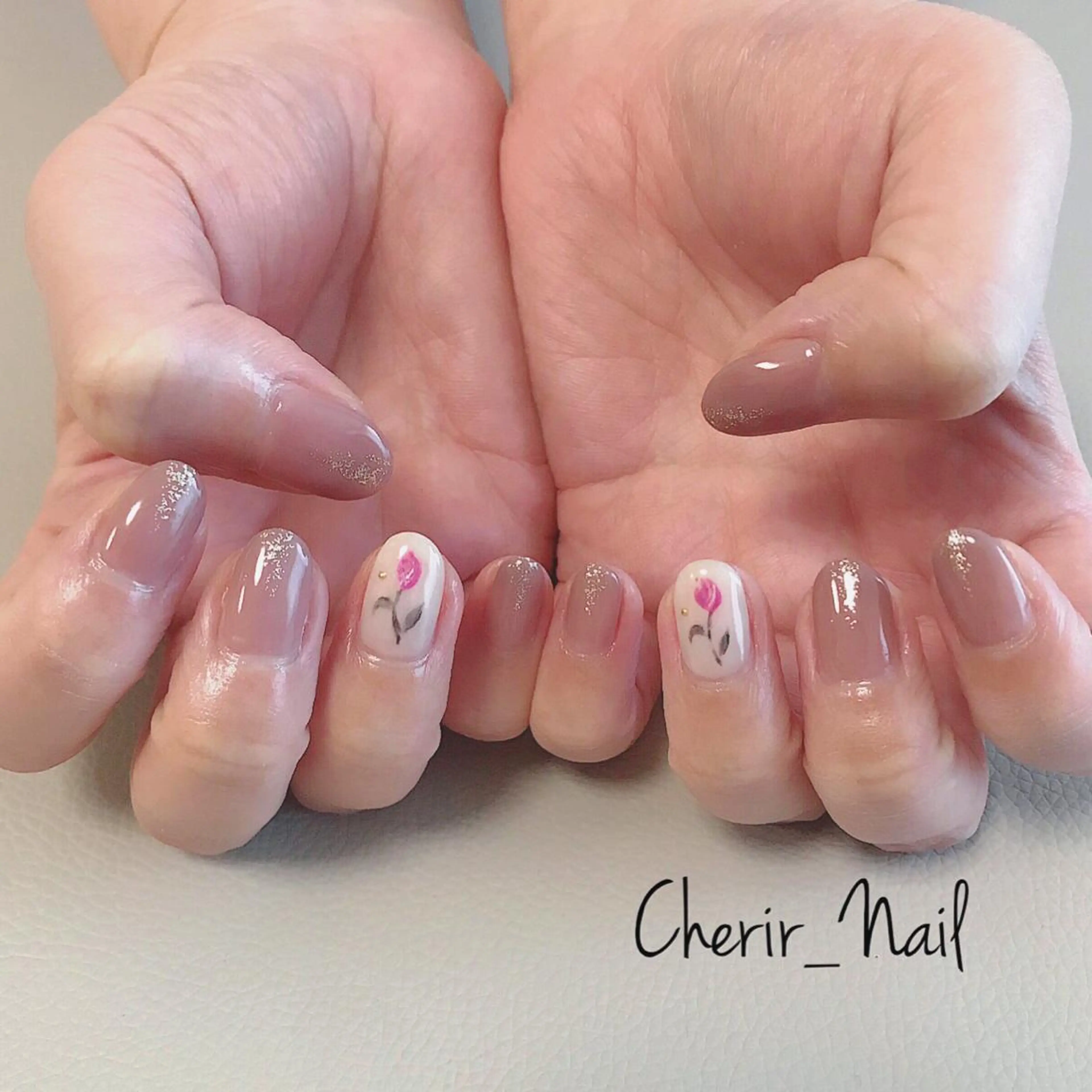 ネイル アートネイル ブラウン フラワーネイル ラメ(グリッター) オフィスネイル Cherirnail kaoriのネイルデザイン