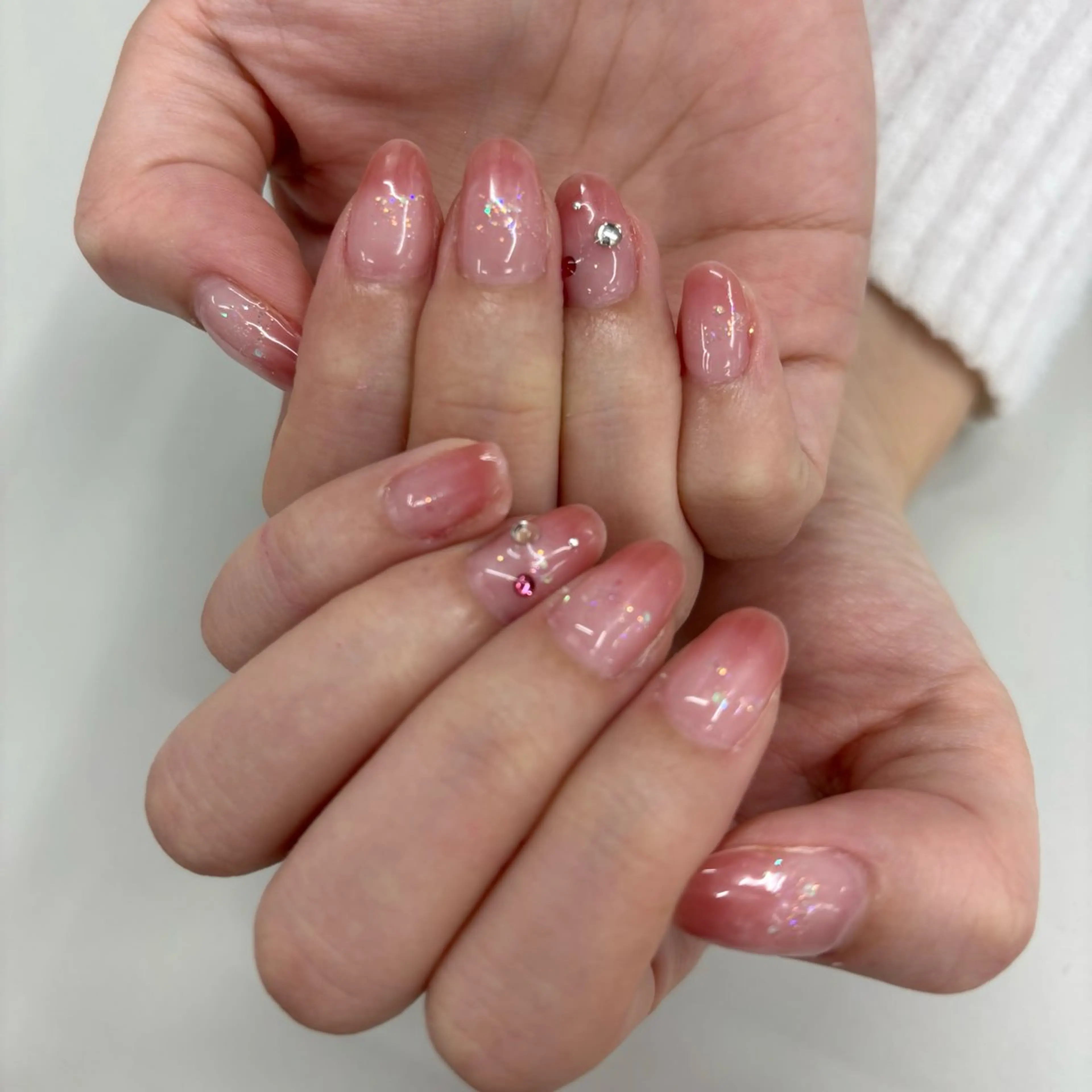 ネイル グラデーション ホログラムネイル ピンク 小尾 愛華のネイルデザイン