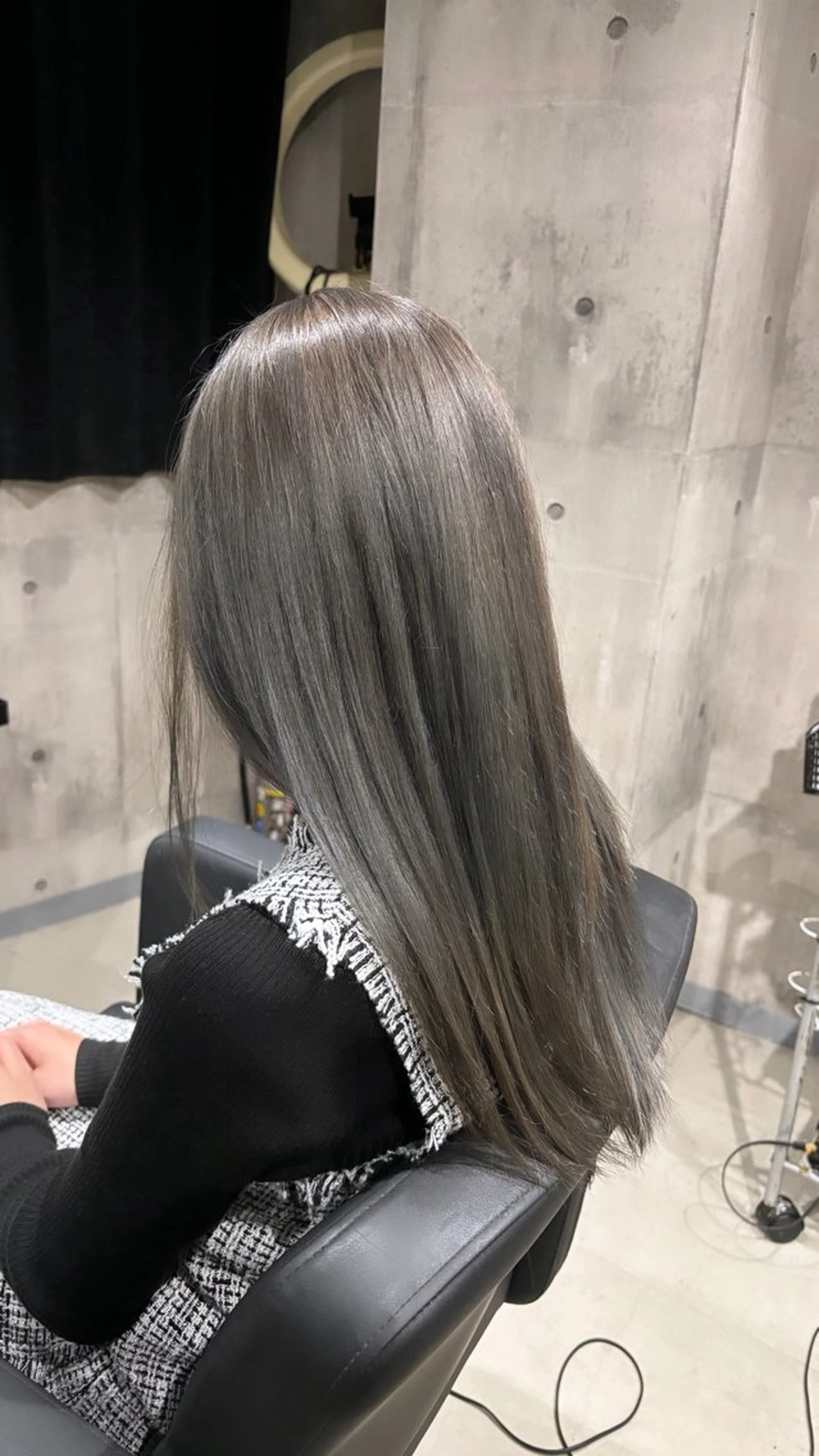 ロング カラー シルバー カット ヘアカラー トリートメント _white【京橋店】所属・_WHITE / KENTOのヘアスタイル