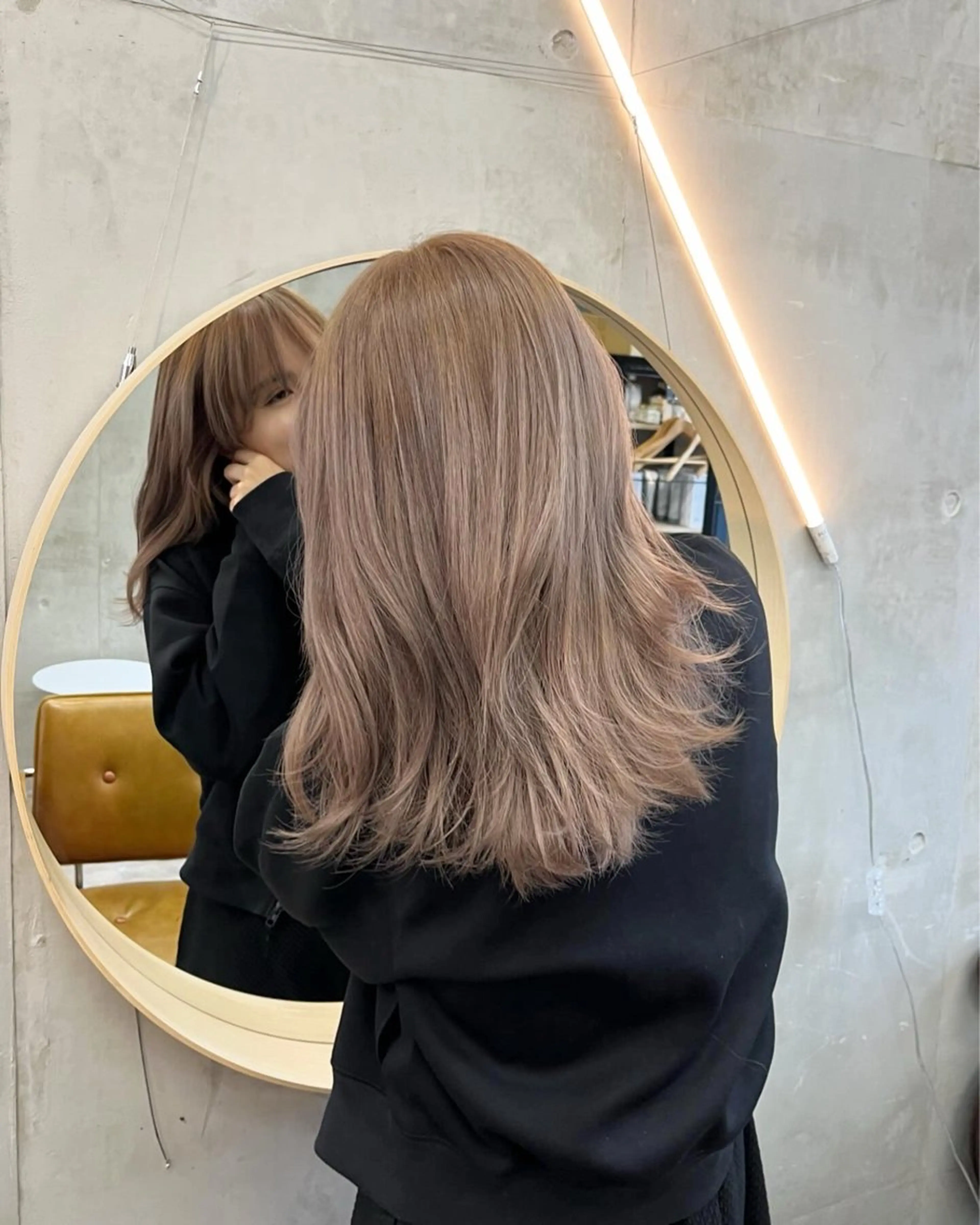 セミロング カラー ダブルカラー グレージュ ヘアカラー SALT WATER所属・🫐 𝐌𝐚𝐨 🫐似合わせcutのヘアスタイル