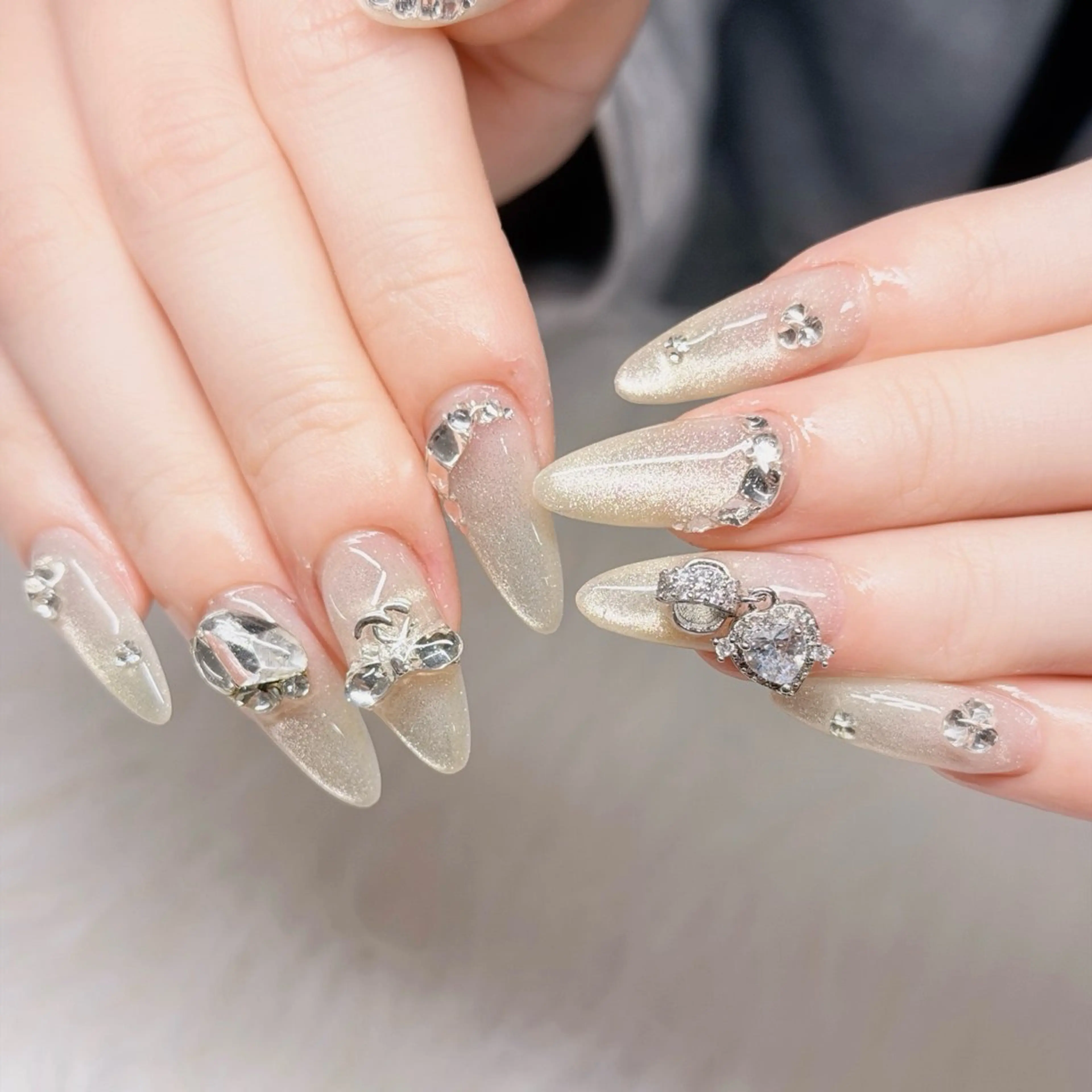 ネイル オーロラネイル グラデーション ハート ホログラムネイル キラキラネイル HA NIのネイルデザイン