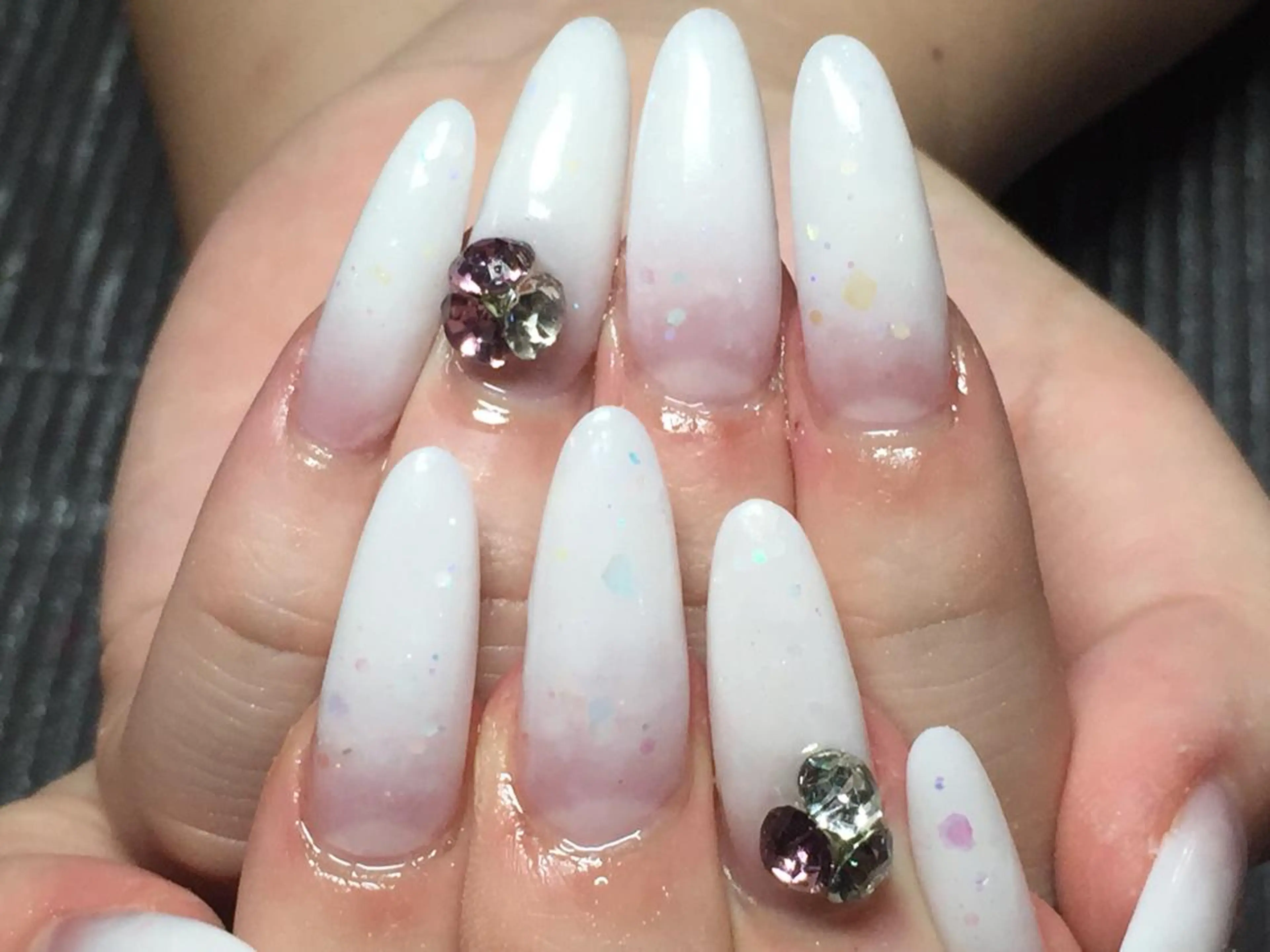 ネイル グラデーション ラメ(グリッター) ラメグラデーション スカルプネイル ストーンネイル アクアライズ所属・アクア ライズのネイルデザイン