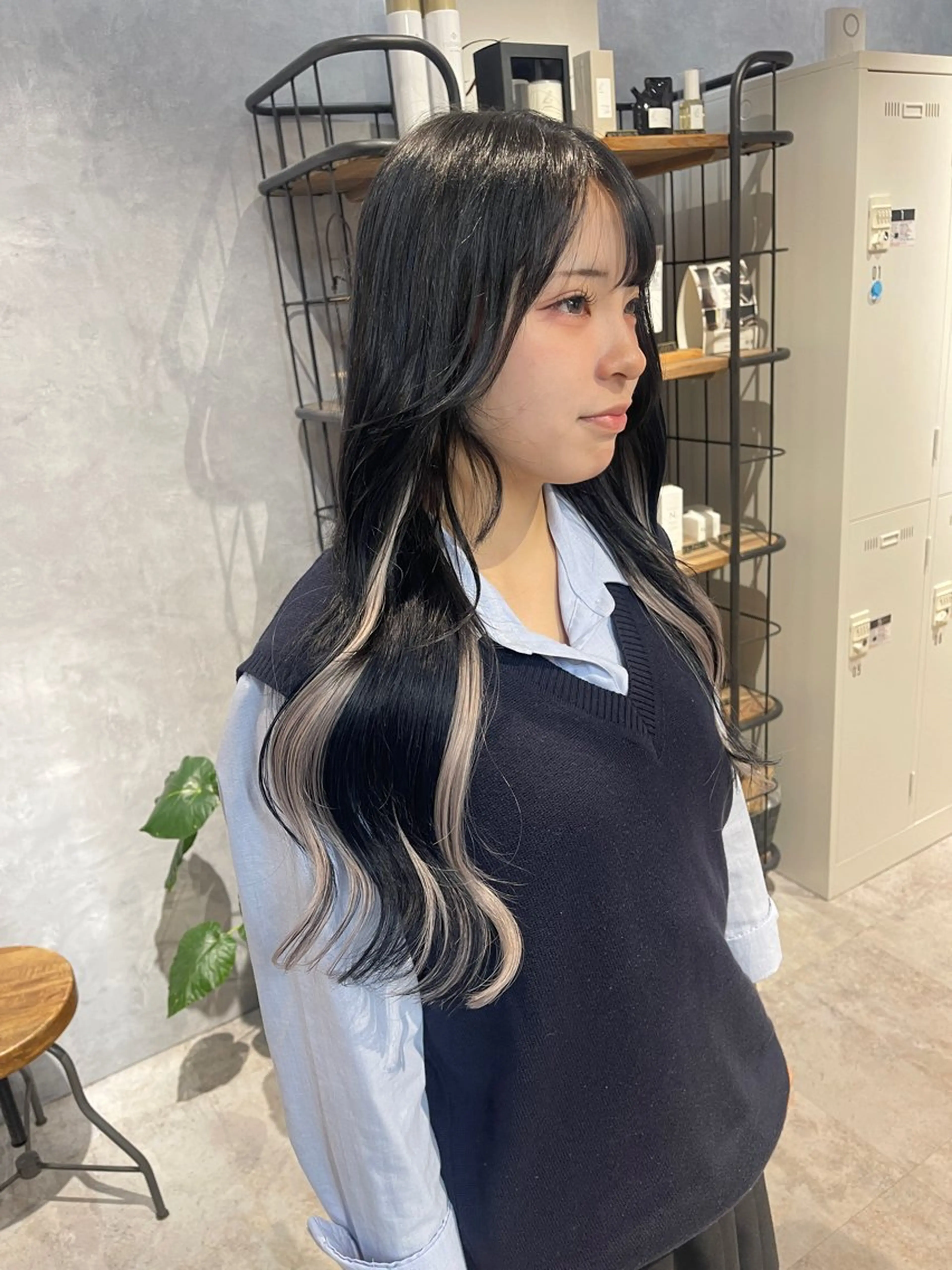 ロング カラー 透明感カラー エクステ カット ヘアカラー エクステ オフホワイトアンドなんば所属・福西 洋斗のヘアスタイル