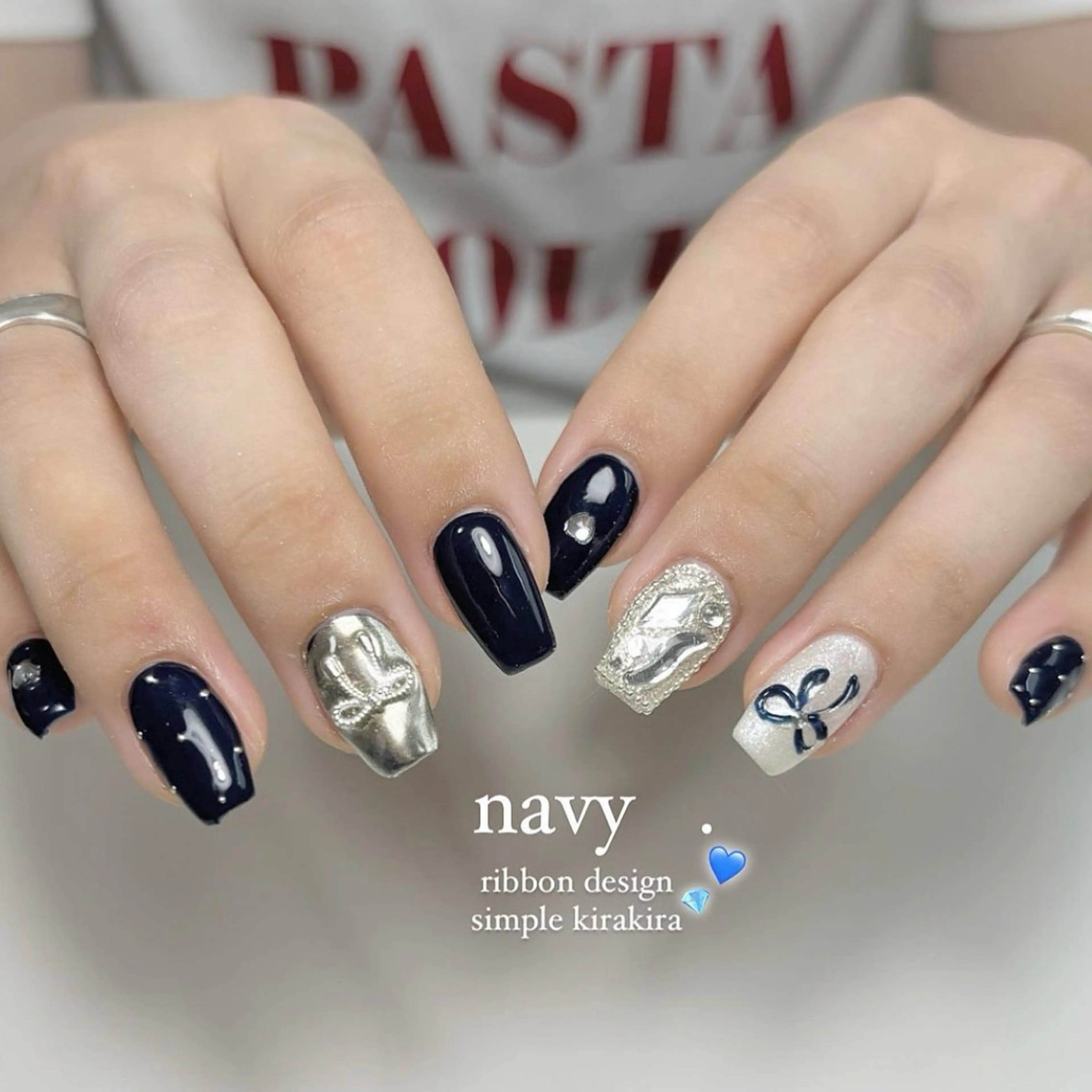 ネイル アートネイル キラキラネイル 韓国ネイル 持ち込み ネイビー Larme ［ﾗﾙﾑ］のネイルデザイン