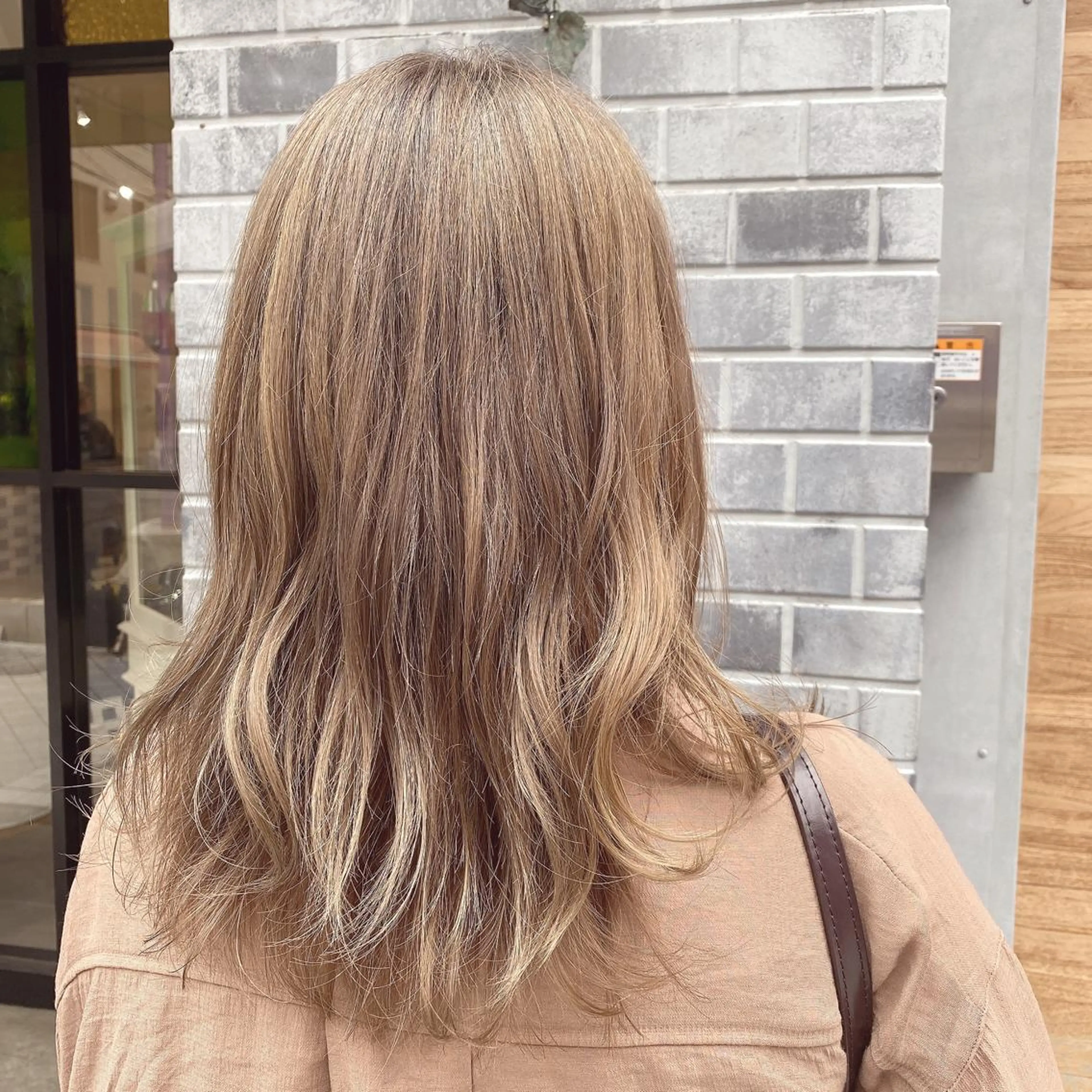 セミロング カラー ベージュカラー ミルクティーベージュ ✳︎SERA✳︎ 平日のみご案内のマツエク・マツパデザイン