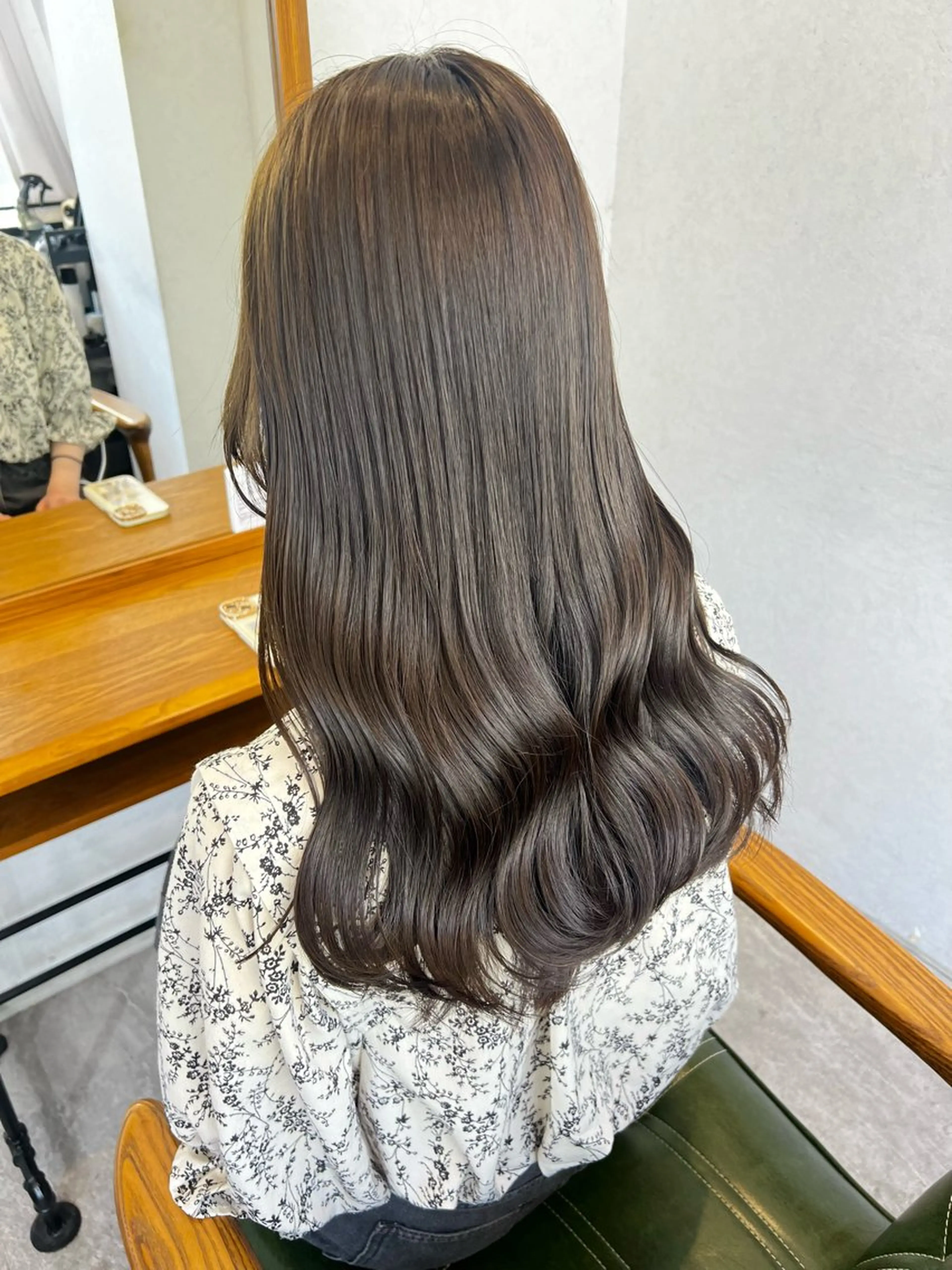 ロング カット ヘアカラー トリートメント ulu. amiのヘアスタイル