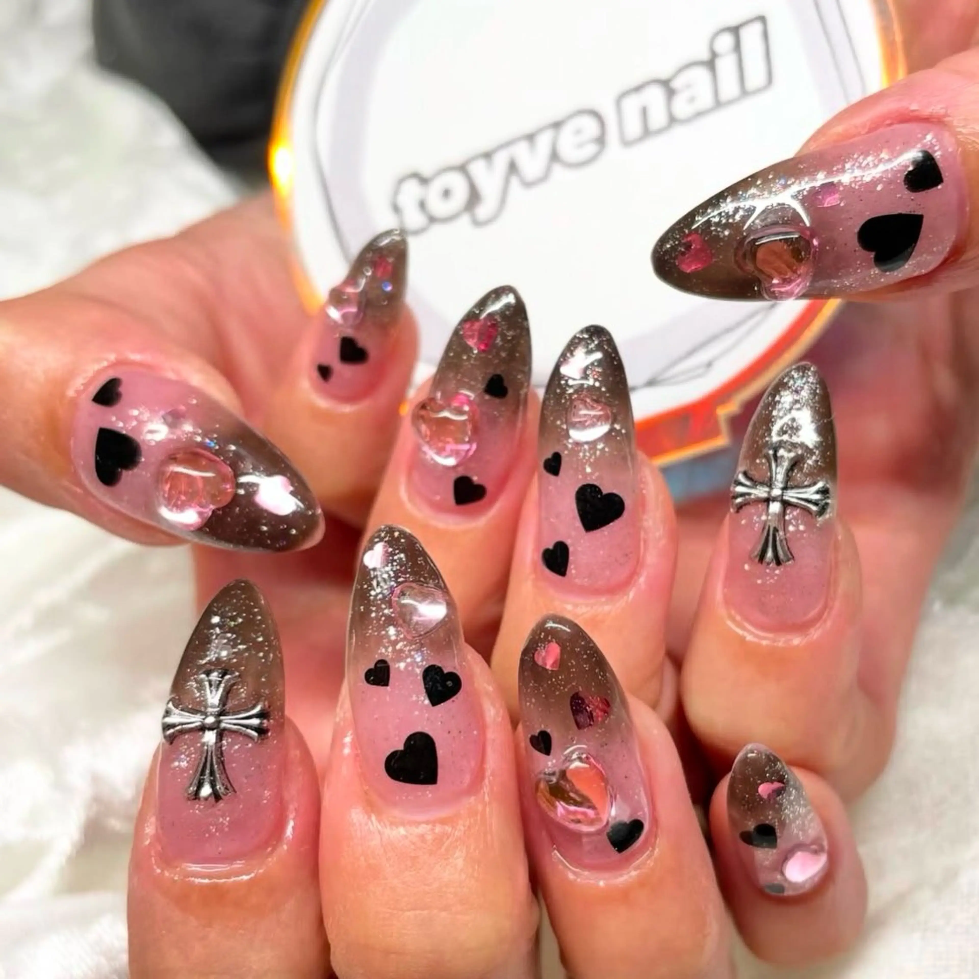 ネイル フレンチネイル ガーリー グラデーション ハート スカルプネイル toyvenail 🖤enaのネイルデザイン