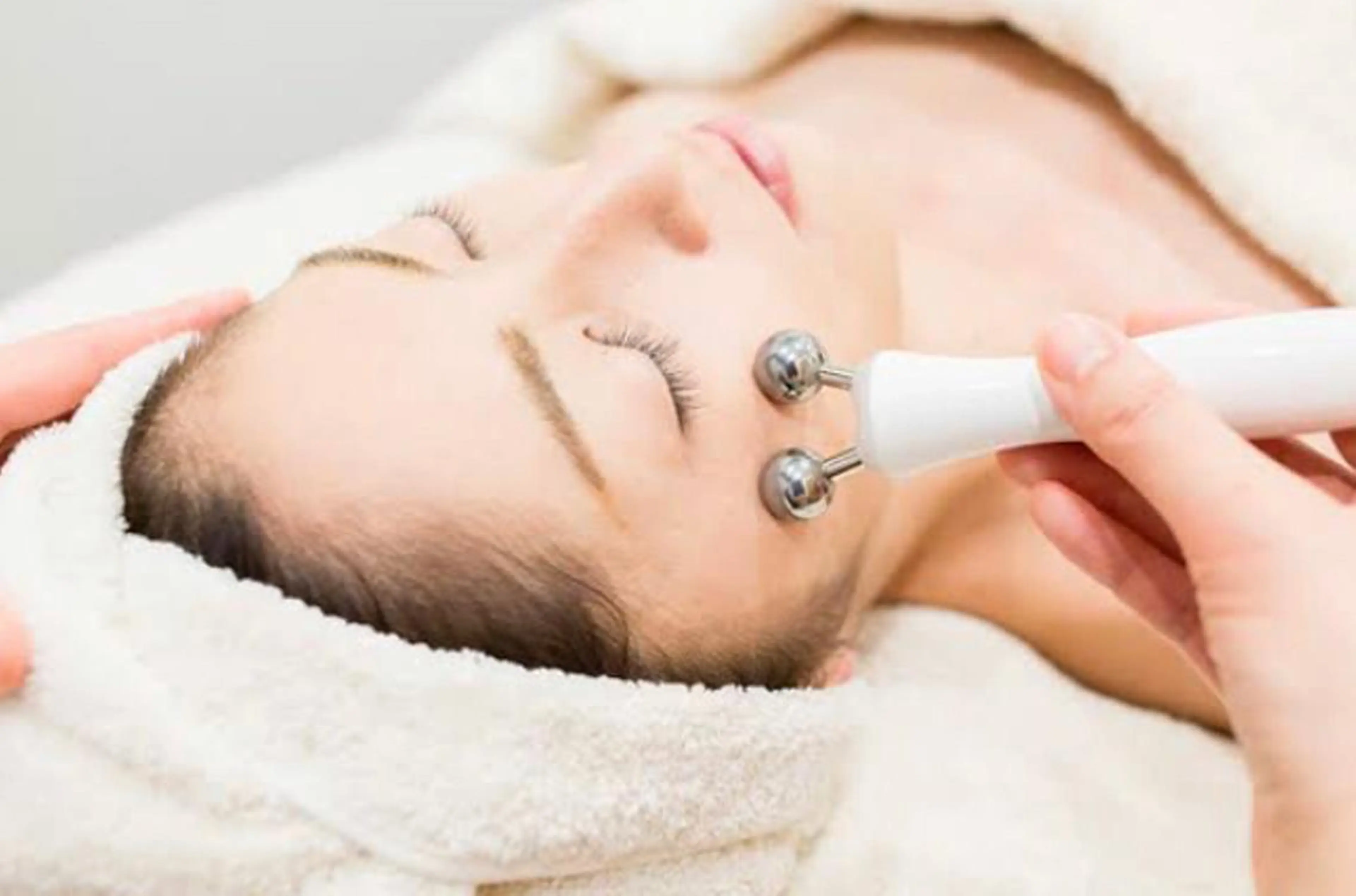 ⭐️オプション⭐️【顔筋リフト】たるみ改善！最新マシーンで引き上げ！20分（このオプションだけのご予約は出来ません！）の写真