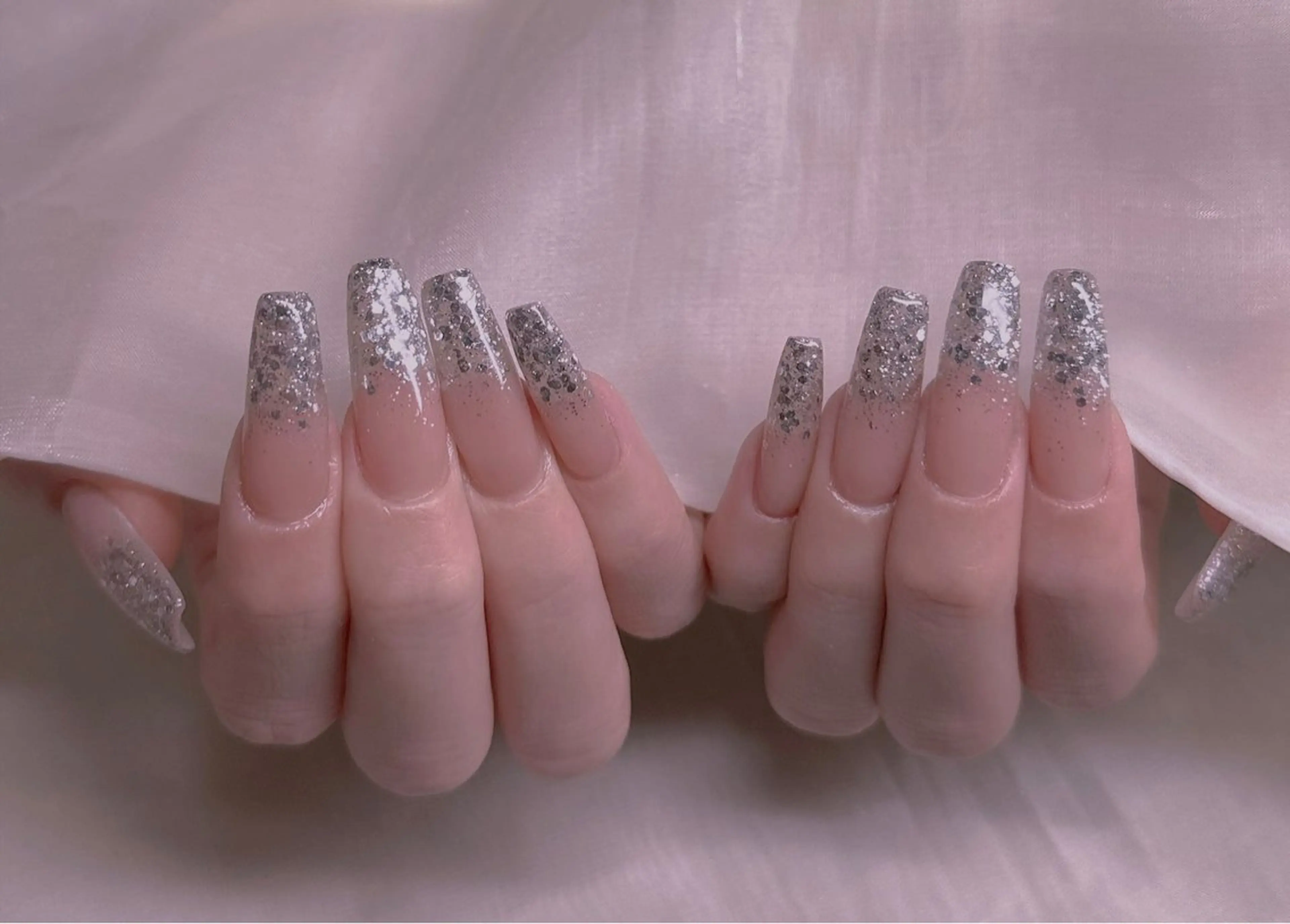 ネイル ブルー チークネイル フレンチネイル ハート ホログラムネイル 美爪パラジェル導入店 Sunnilyのネイルデザイン