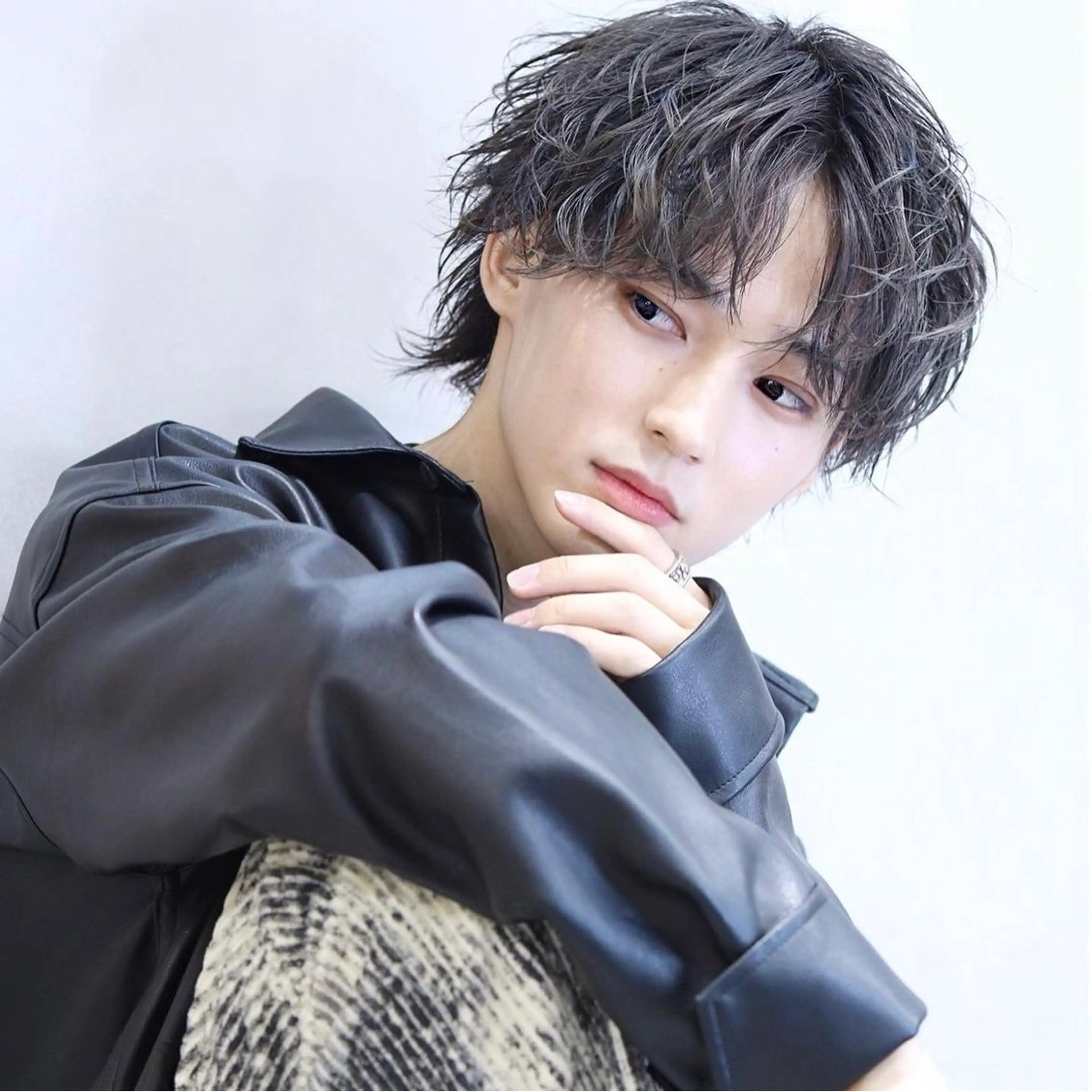 ショート カラー パーマ メンズ センターパート 黒髪 グレージュ 💖トレンド秋冬 カラー💖FUTAのヘアスタイル