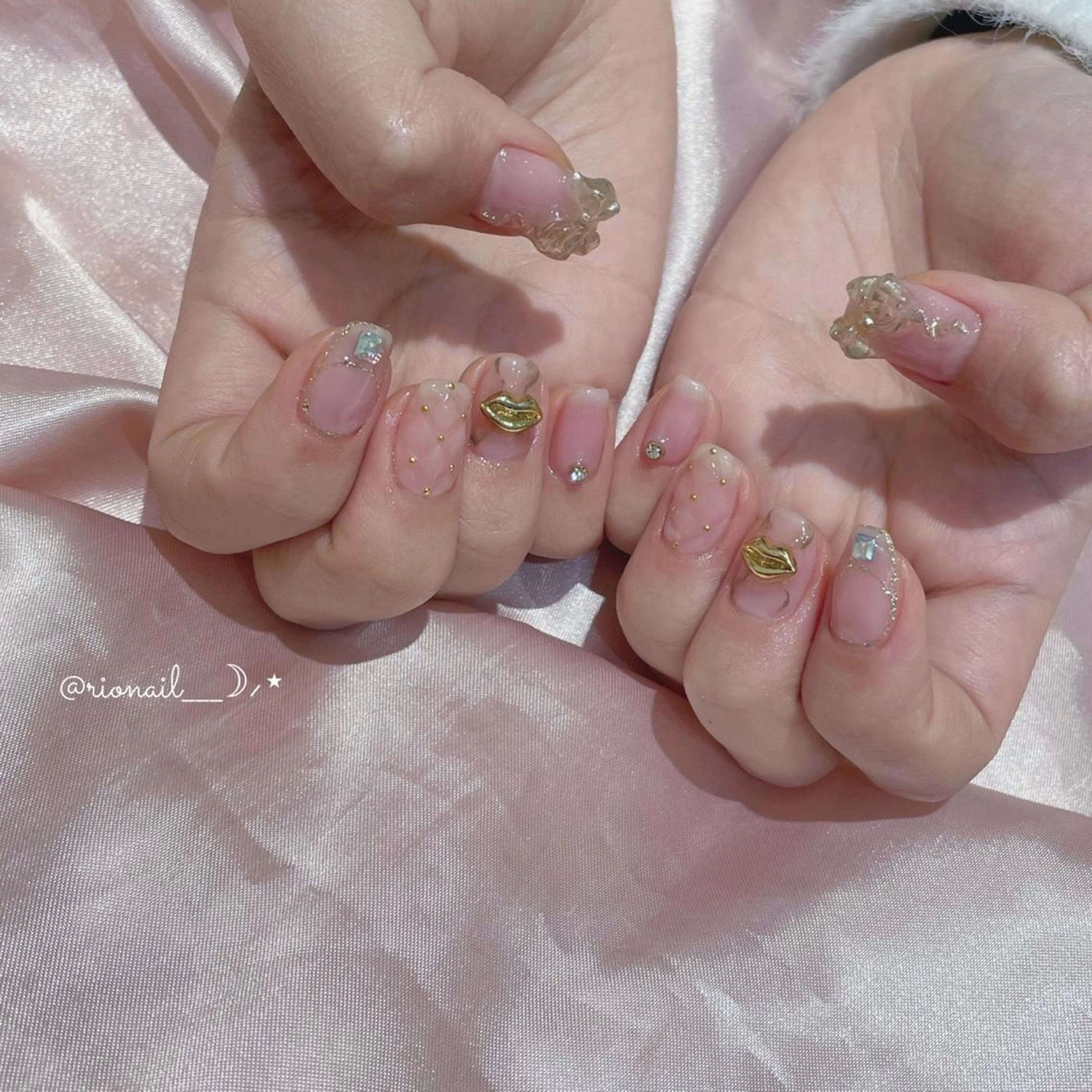 ネイル アートネイル ハンドネイル 𝘙𝘪𝘰𝘯𝘢 ...🕯🤍のネイルデザイン