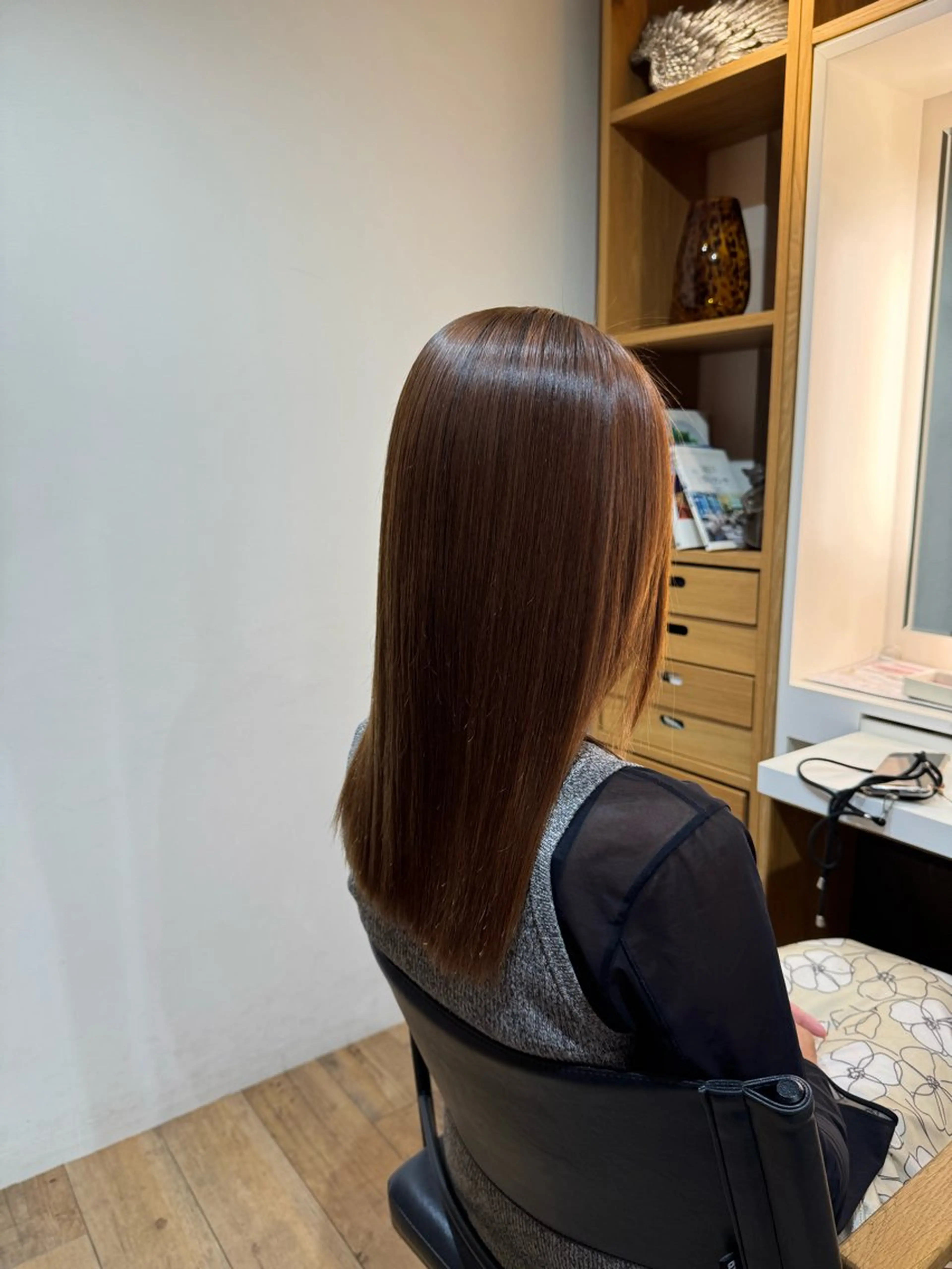 セミロング カット 縮毛矯正 トリートメント afloatkobe所属・美髪/髪質改善 川口凌弥のヘアスタイル