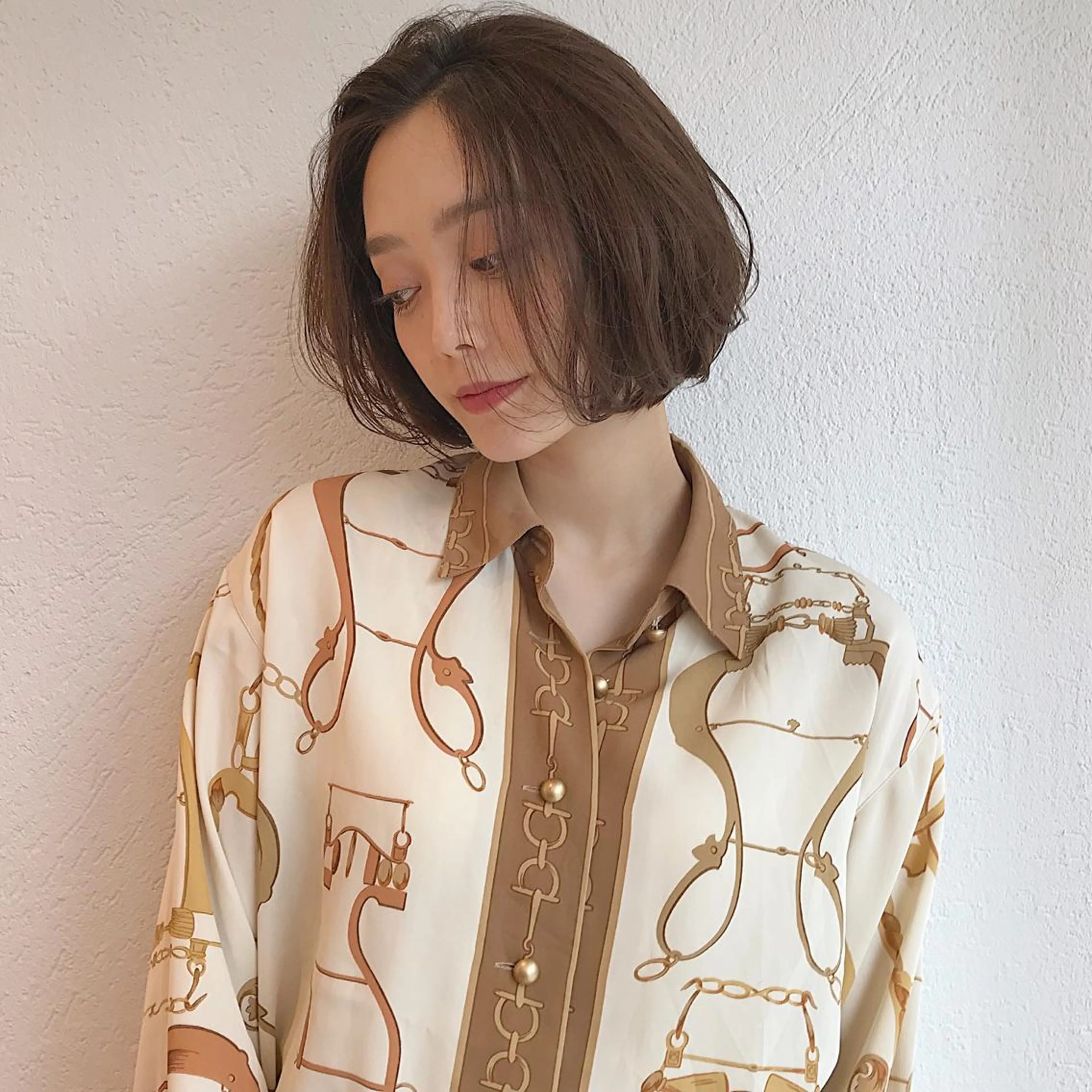 ミディアム カラー ボブ ✨艶ブリーチカラー ✨四ノ宮裕己のヘアスタイル