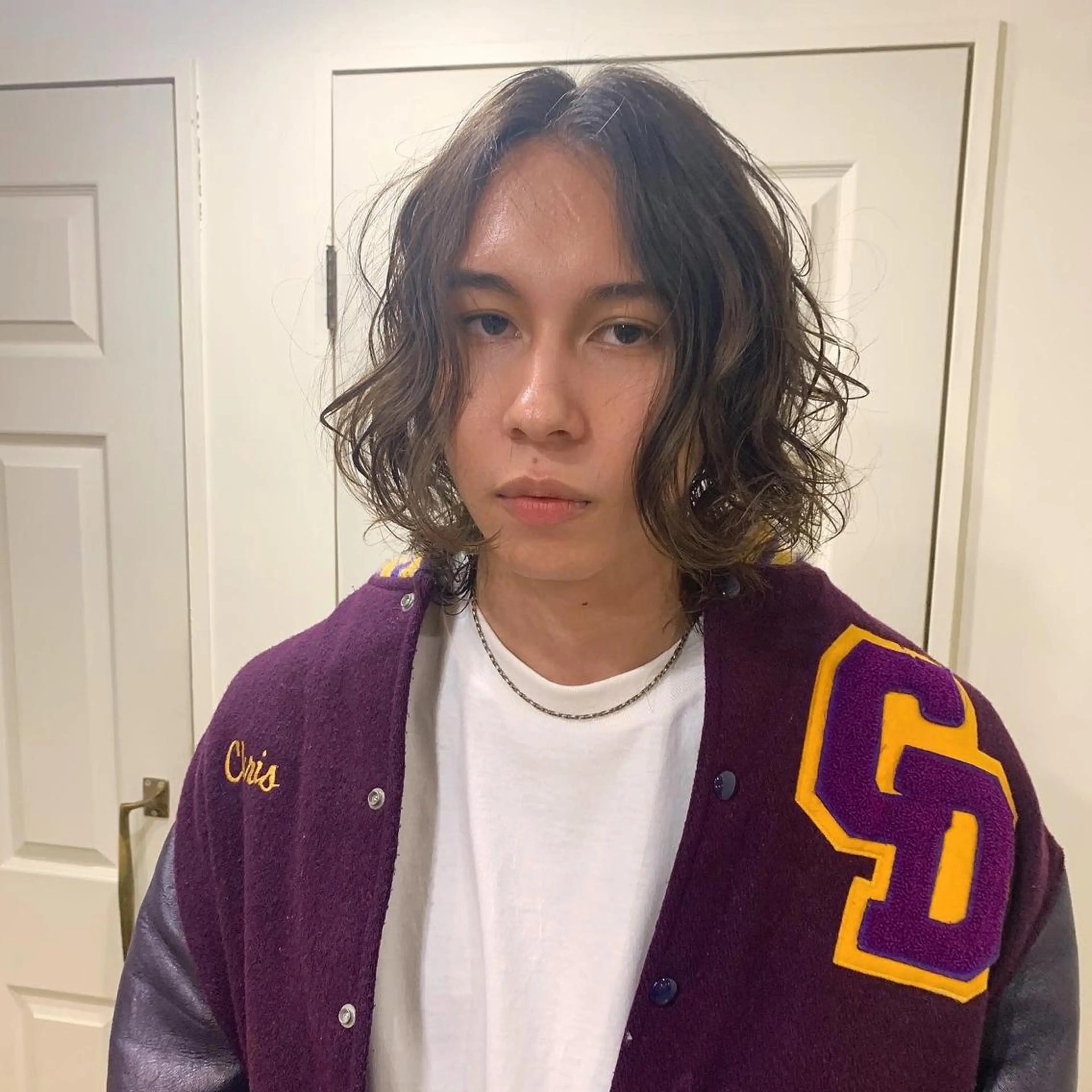 ミディアム パーマ メンズ ミディアムパーマ メンズパーマ 伸ばしかけ カット ヘアカラー スパイキーショート/ メンズヘア/hugeのヘアスタイル