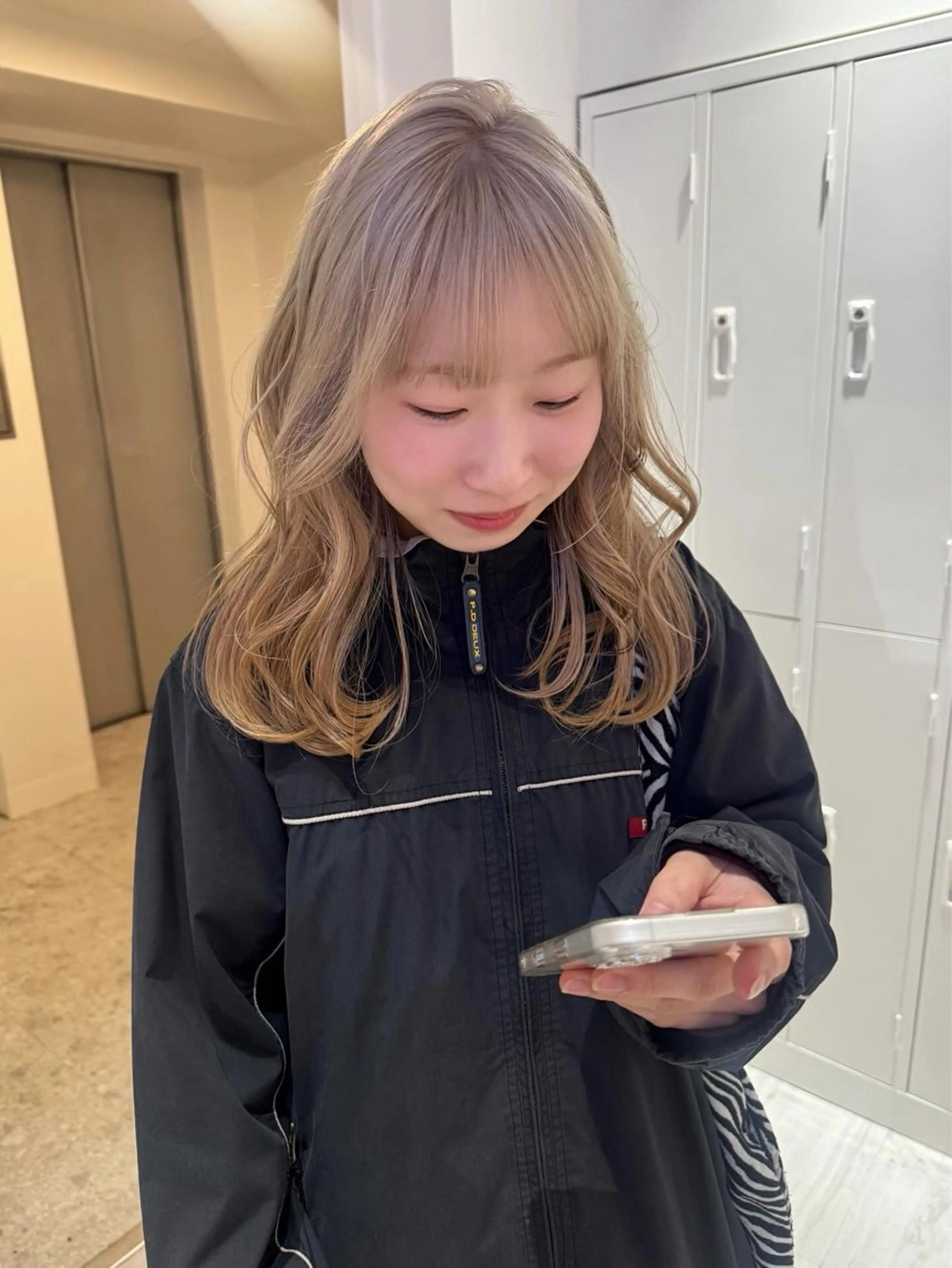 セミロング カラー ベージュカラー ホワイトベージュ ヘアカラー トリートメント icon所属・Ami / icon博多のヘアスタイル