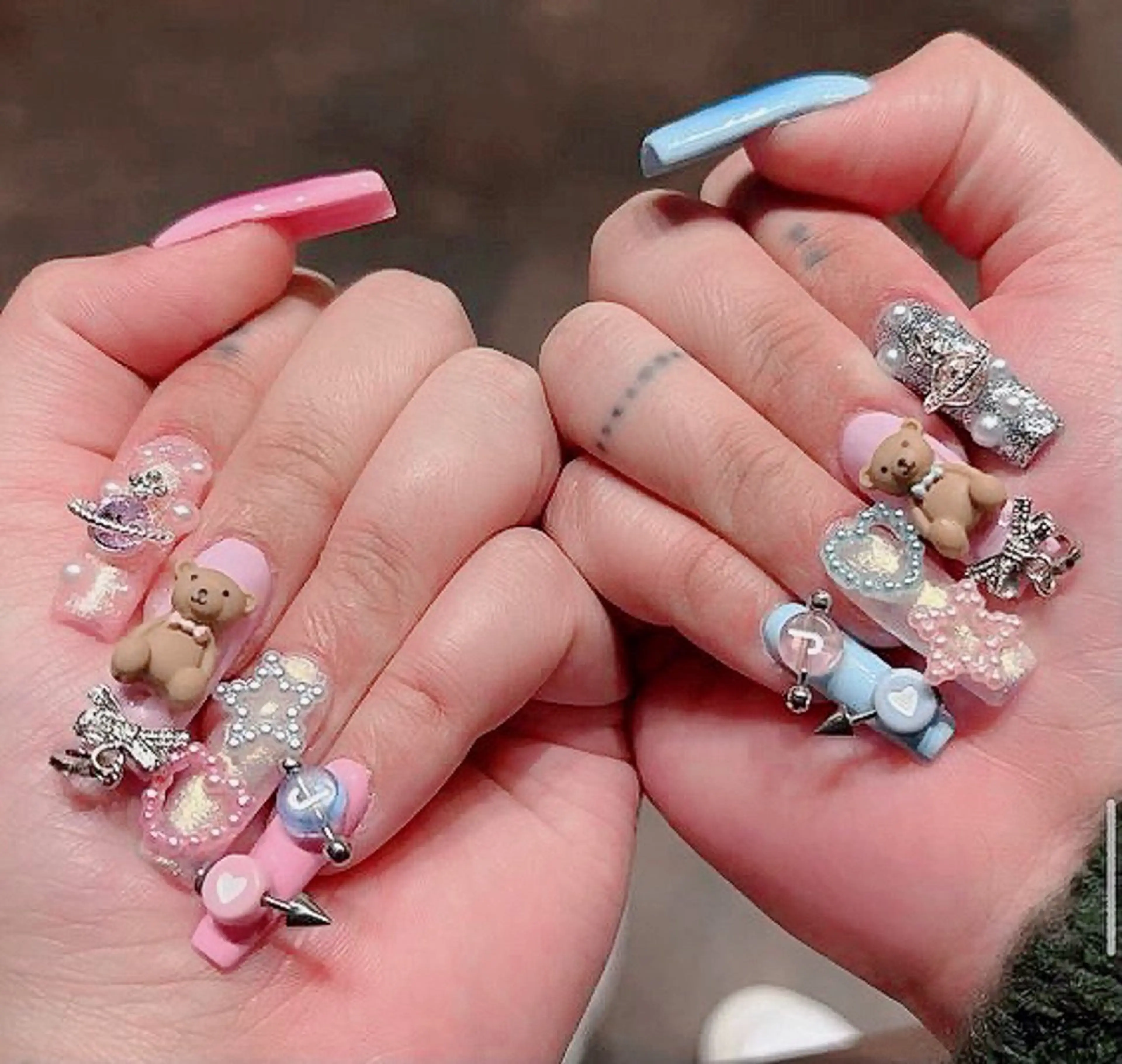 ネイル ブルー ハート ロングネイル ピンク ハンドネイル 中野駅から2分 MEO NAILのネイルデザイン