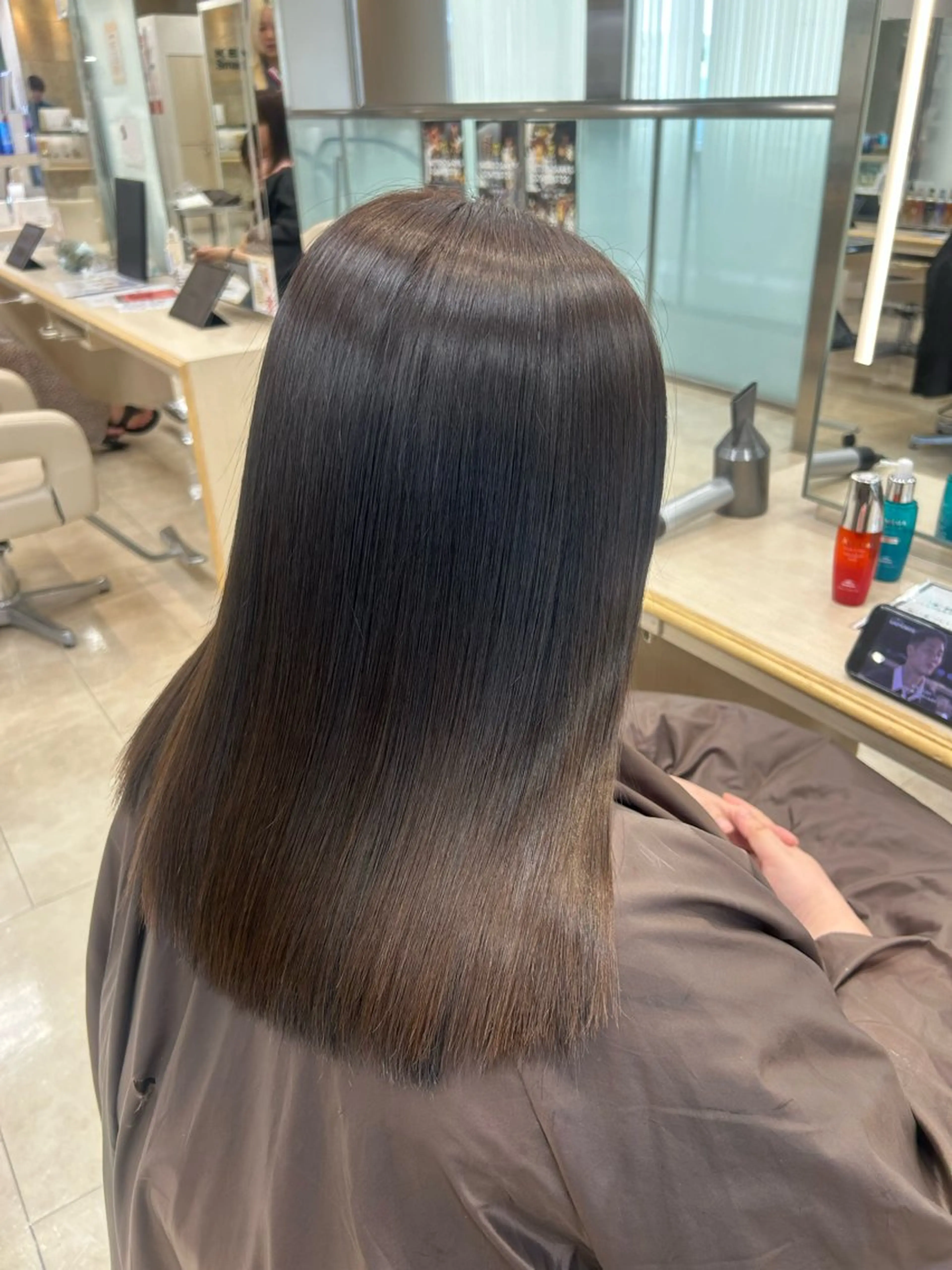 セミロング カット 縮毛矯正 トリートメント ツヤ感／似合わせ カラー🌿yuiのヘアスタイル