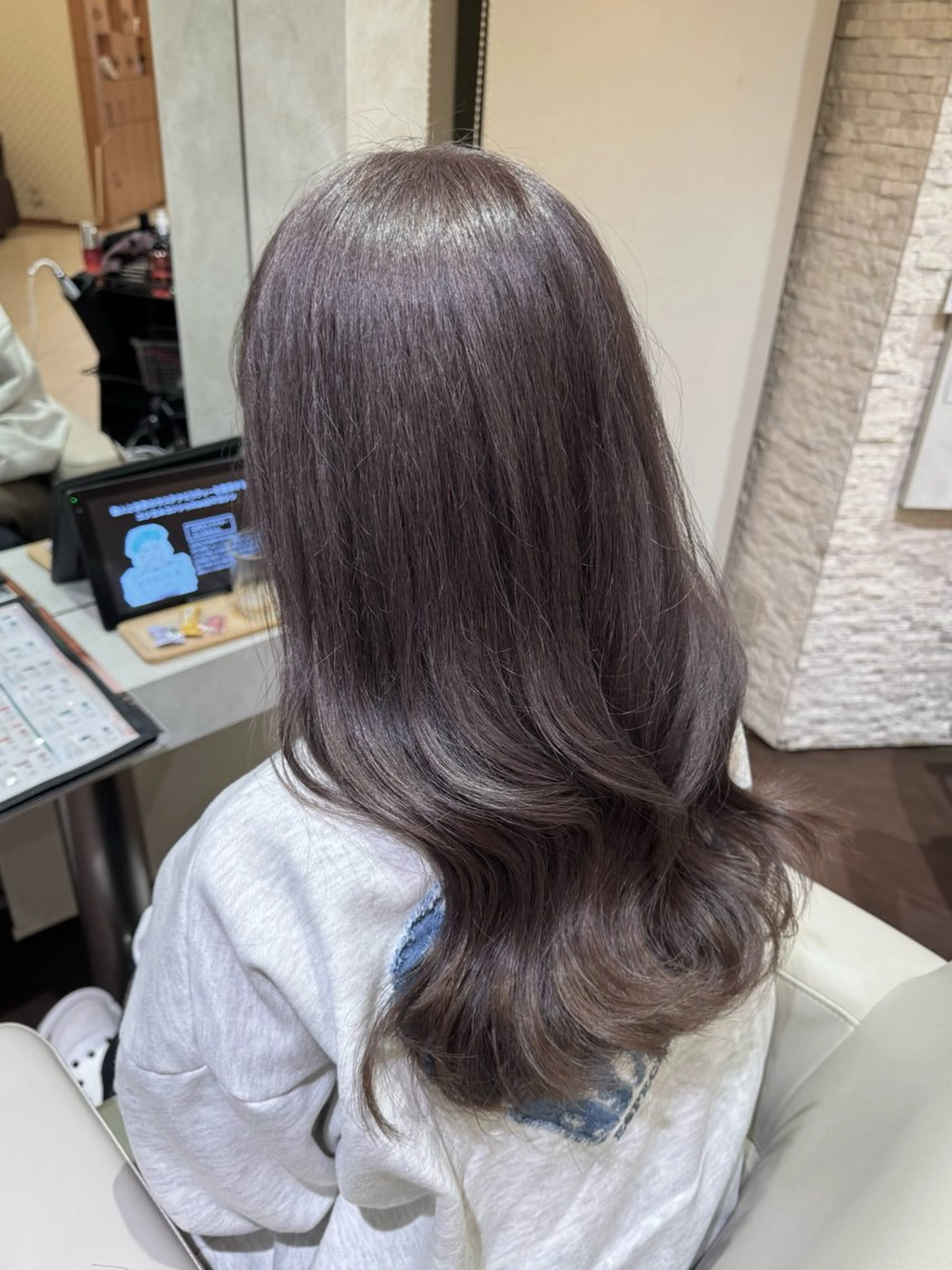 ロング カラー ブリーチ ヘアカラー トリートメント 本多 美羽のヘアスタイル