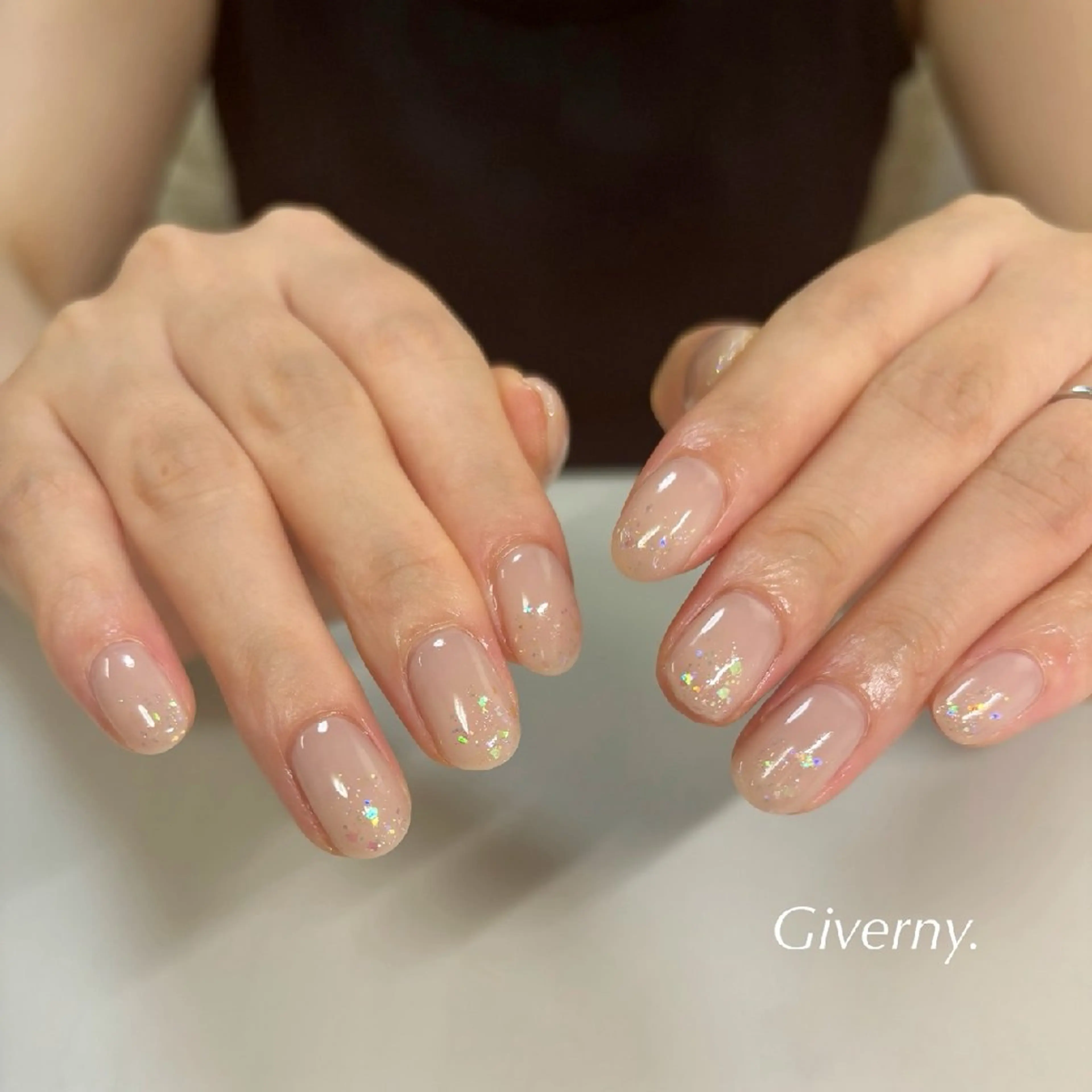 ネイル キラキラネイル オフィスネイル ワンカラーネイル 夏ネイル ハンドネイル Giverny .のネイルデザイン