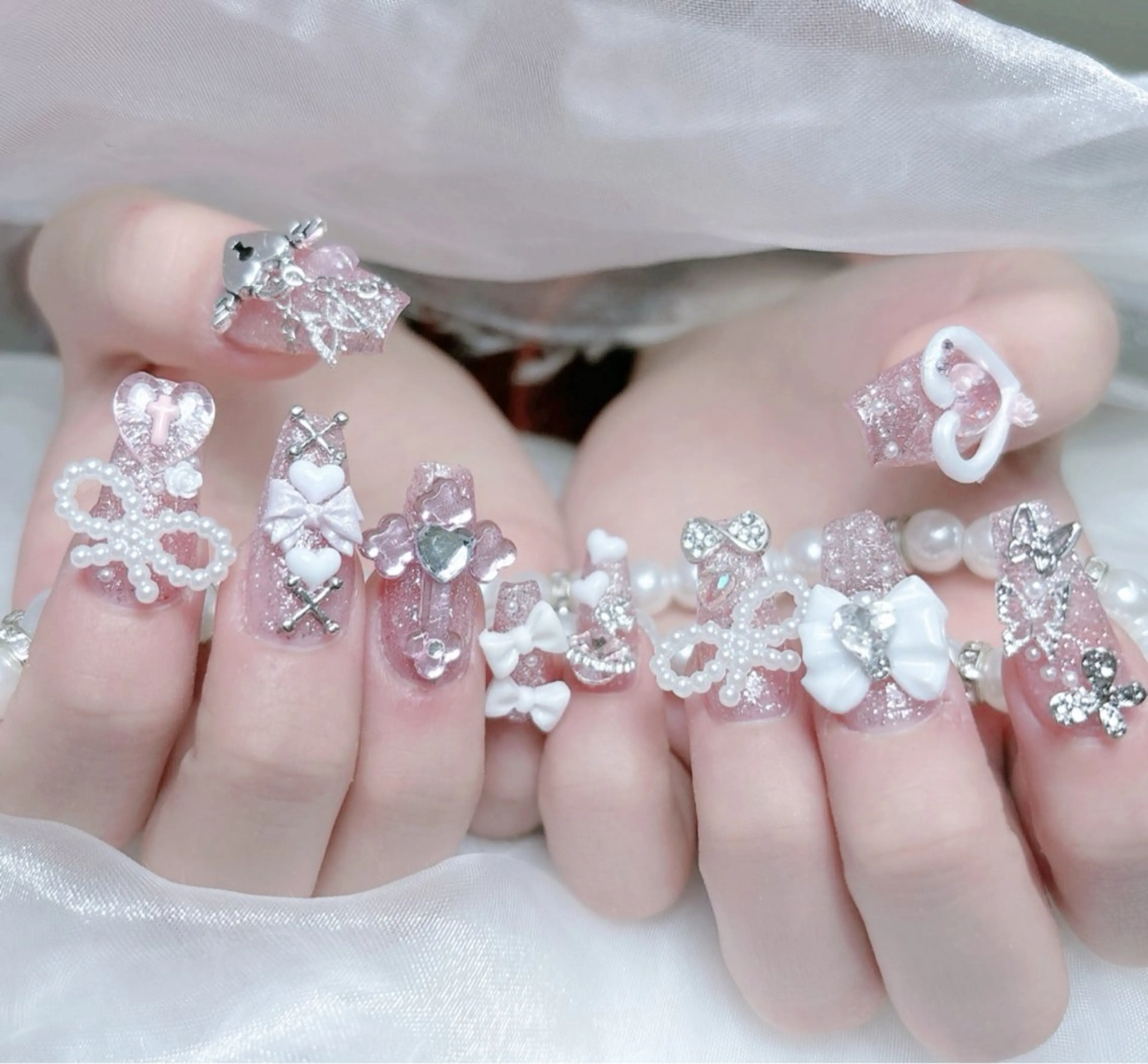 ネイル フレンチネイル ジェルネイル ガラスフレンチ ハロウィン ハート H.baby Nail Salonのネイルデザイン