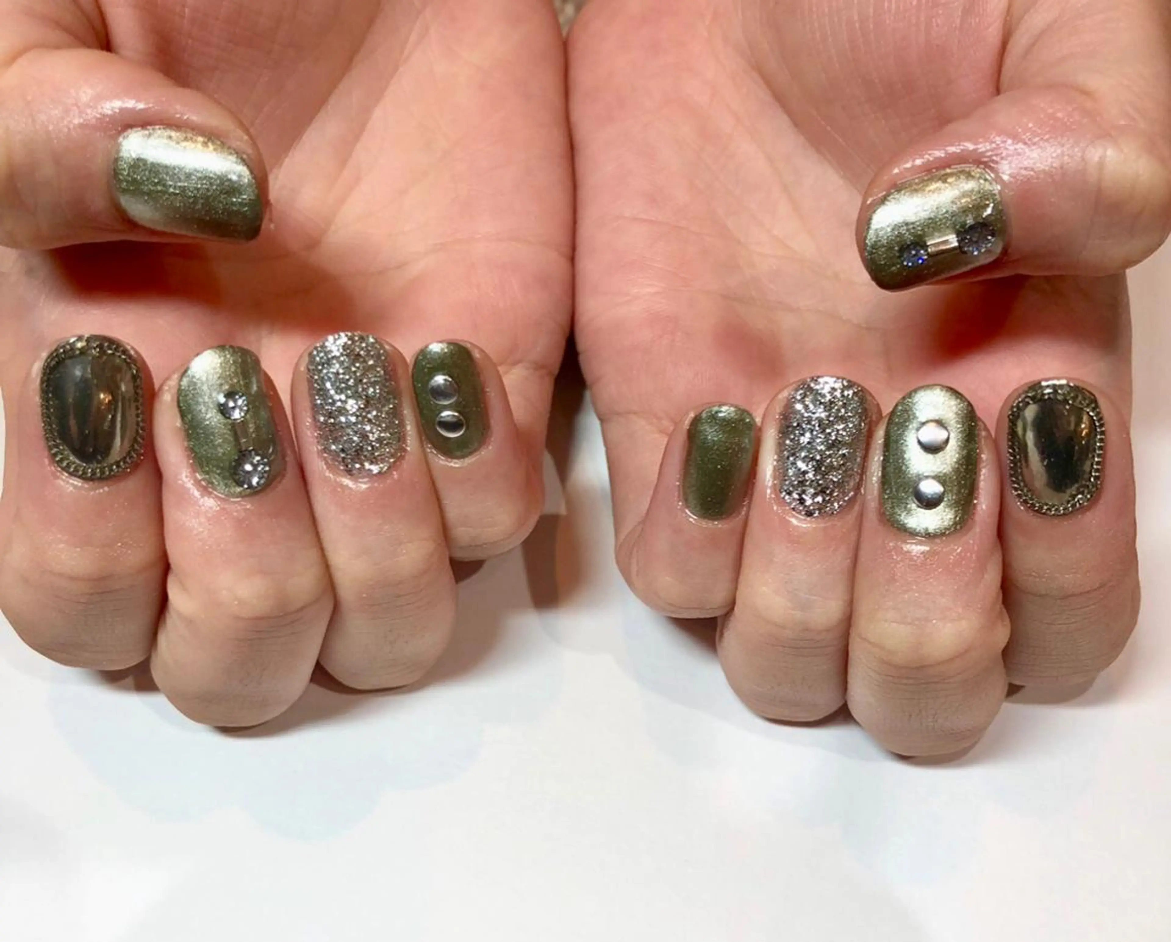 ネイル キラキラネイル ミラーネイル ハンドネイル Minami 🍓のネイルデザイン