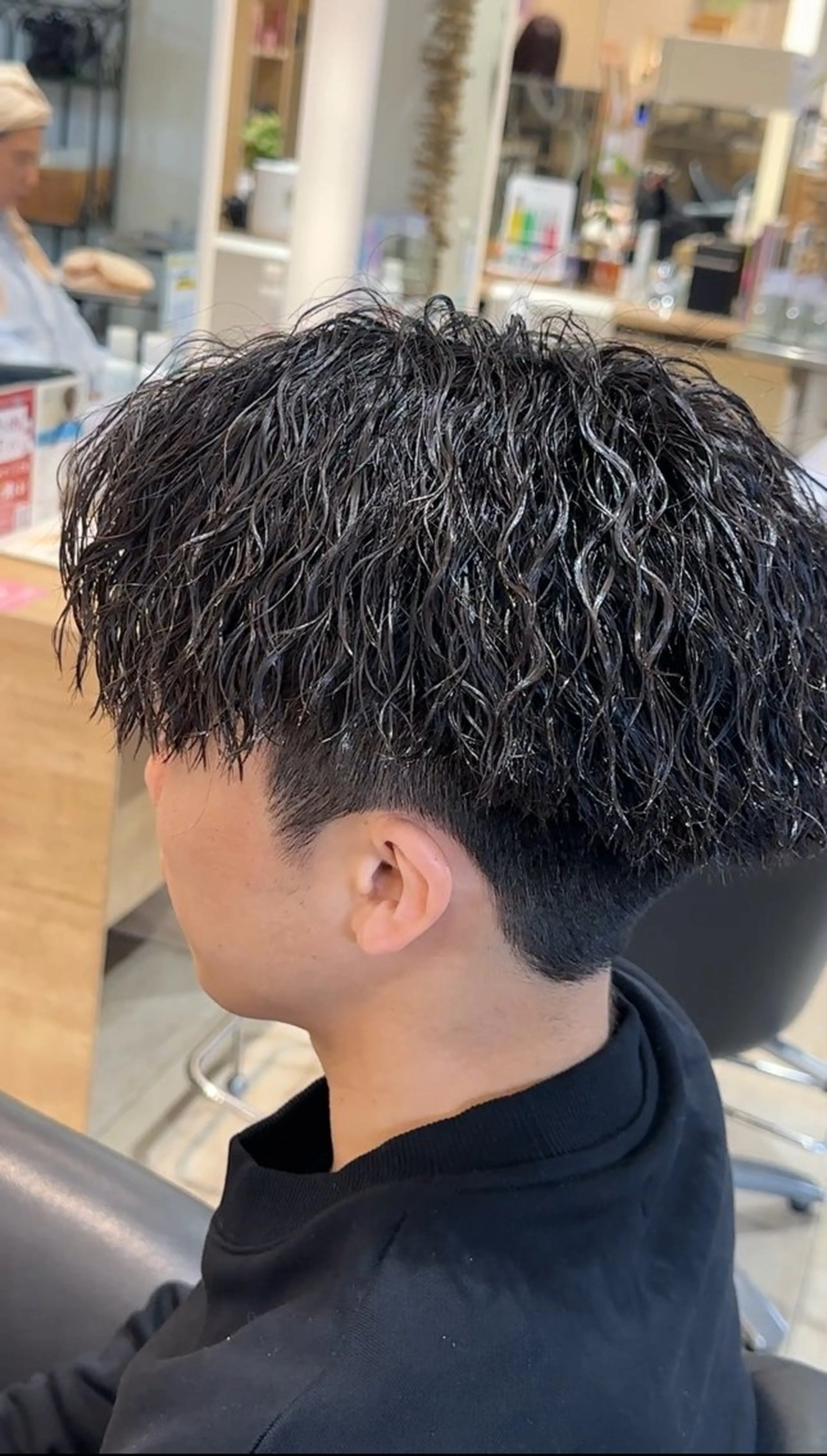 パーマ メンズ メンズパーマ カット パーマ ヘアセット 髪質改善カラー/艶髪 /レイヤー/新免世翔のヘアスタイル