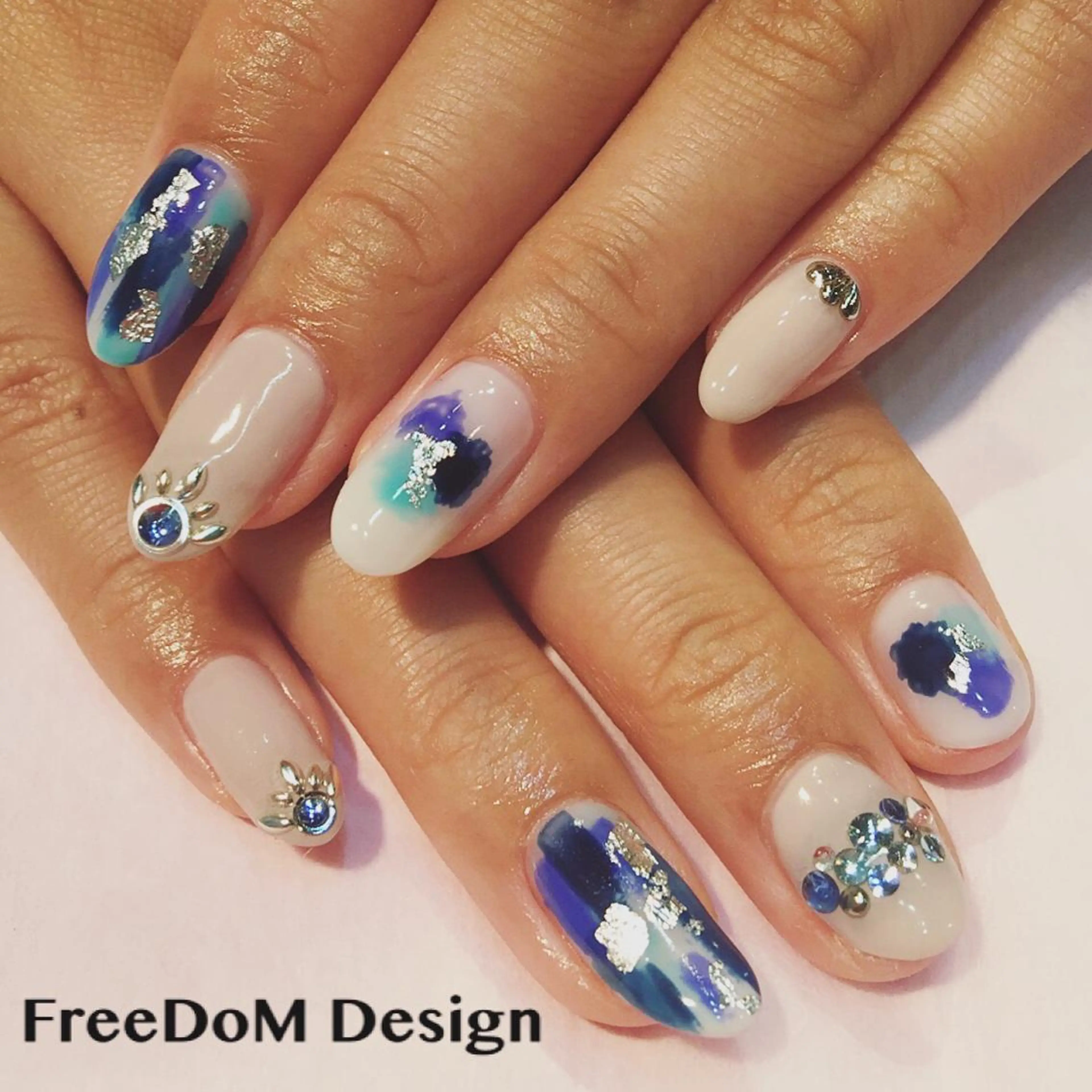 ネイル アートネイル ＦreeDoＭ   Design所属・W KUMIのネイルデザイン