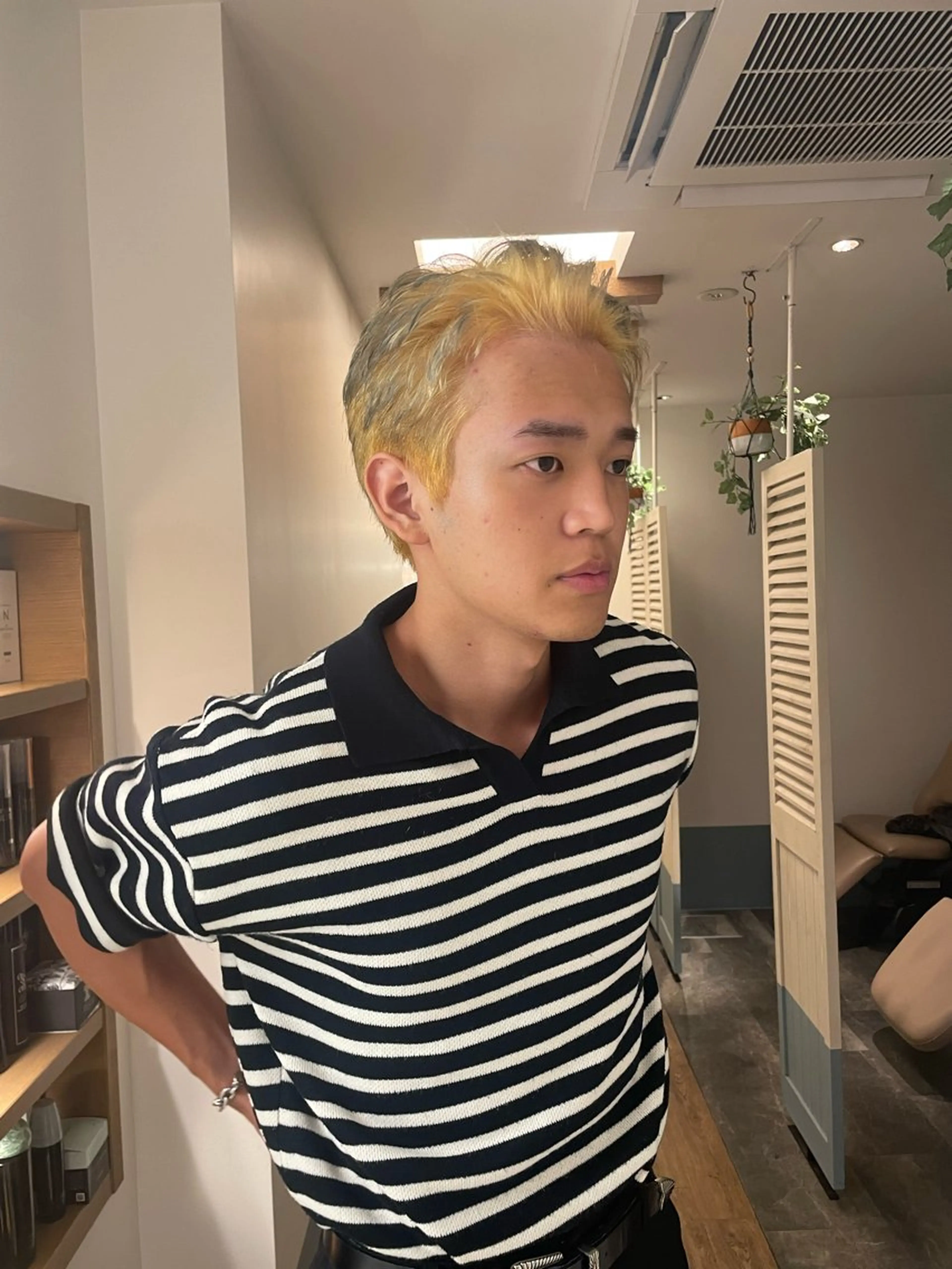 ショート カラー メンズ スパイキーショート デザインカラー ショートヘア ヘアカラー リカ/ハイトーン ・オリーブ🍀のヘアスタイル