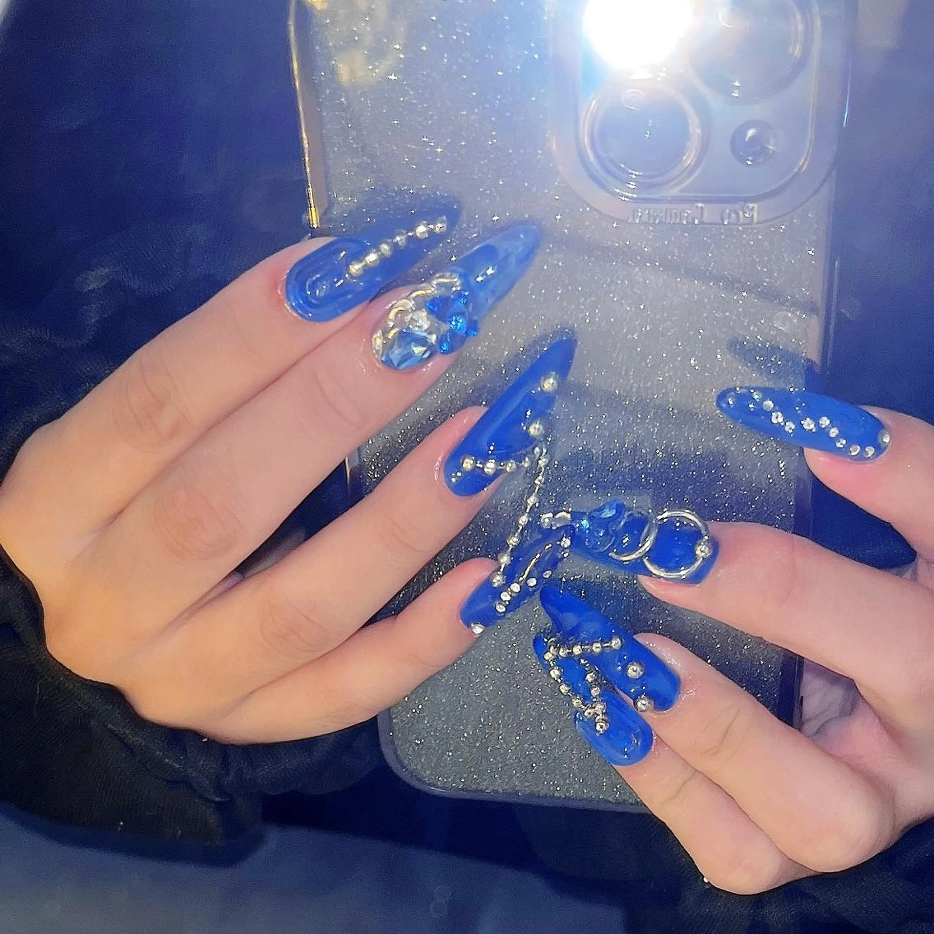 ネイル フットネイル フレンチネイル ジェルネイル ラメ(グリッター) ラメグラデーション ハンドネイル NEO Beauty Salon所属・𝐍𝐄𝐎 𝐉𝐔𝐑𝐈のネイルデザイン