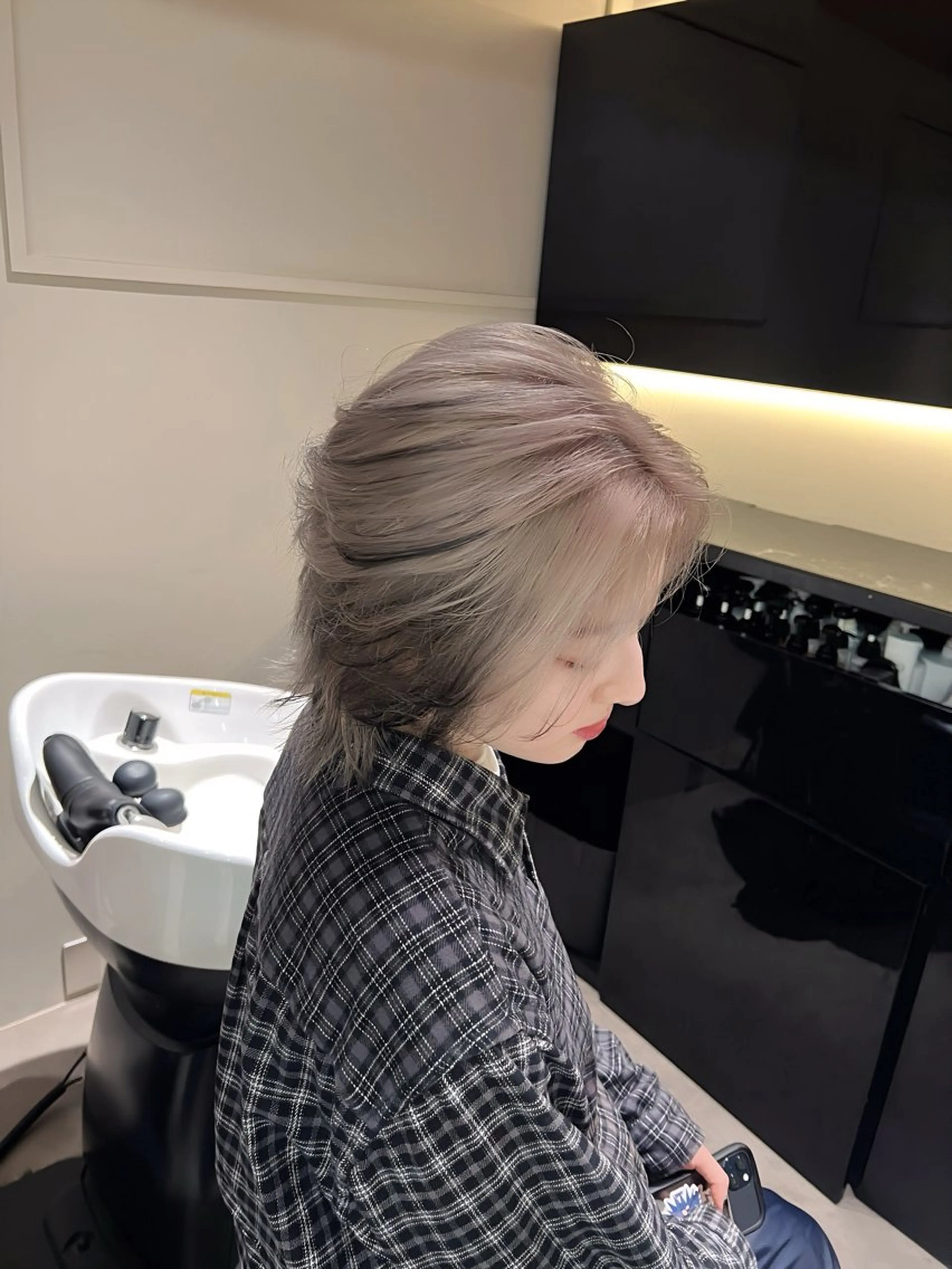 ショート カラー ベージュカラー ブリーチ デザインカラー ヘアカラー RONND メイのヘアスタイル