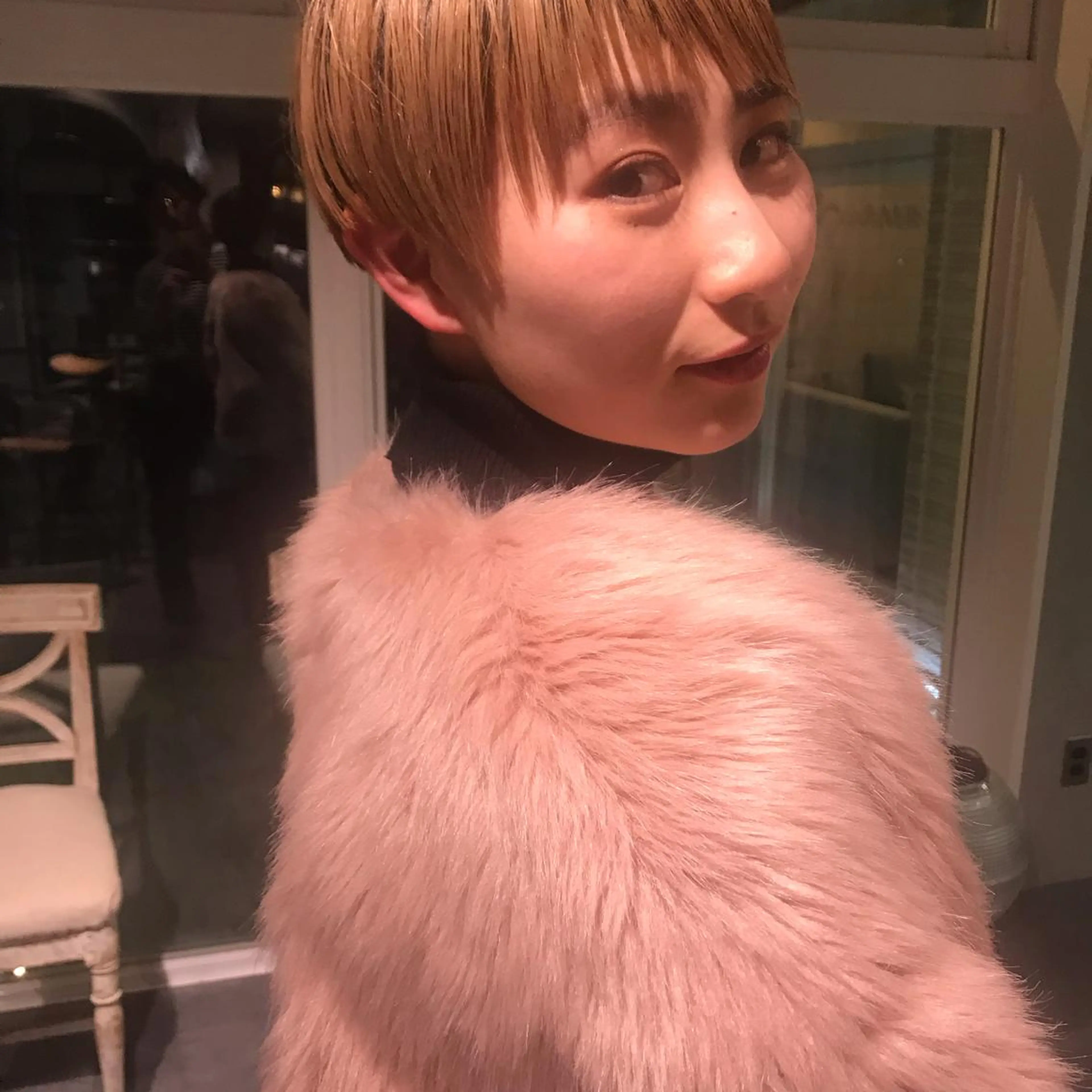 ショート ショートヘア 柔らかブラウン/顔周 りレイヤー♡ユウシのヘアスタイル