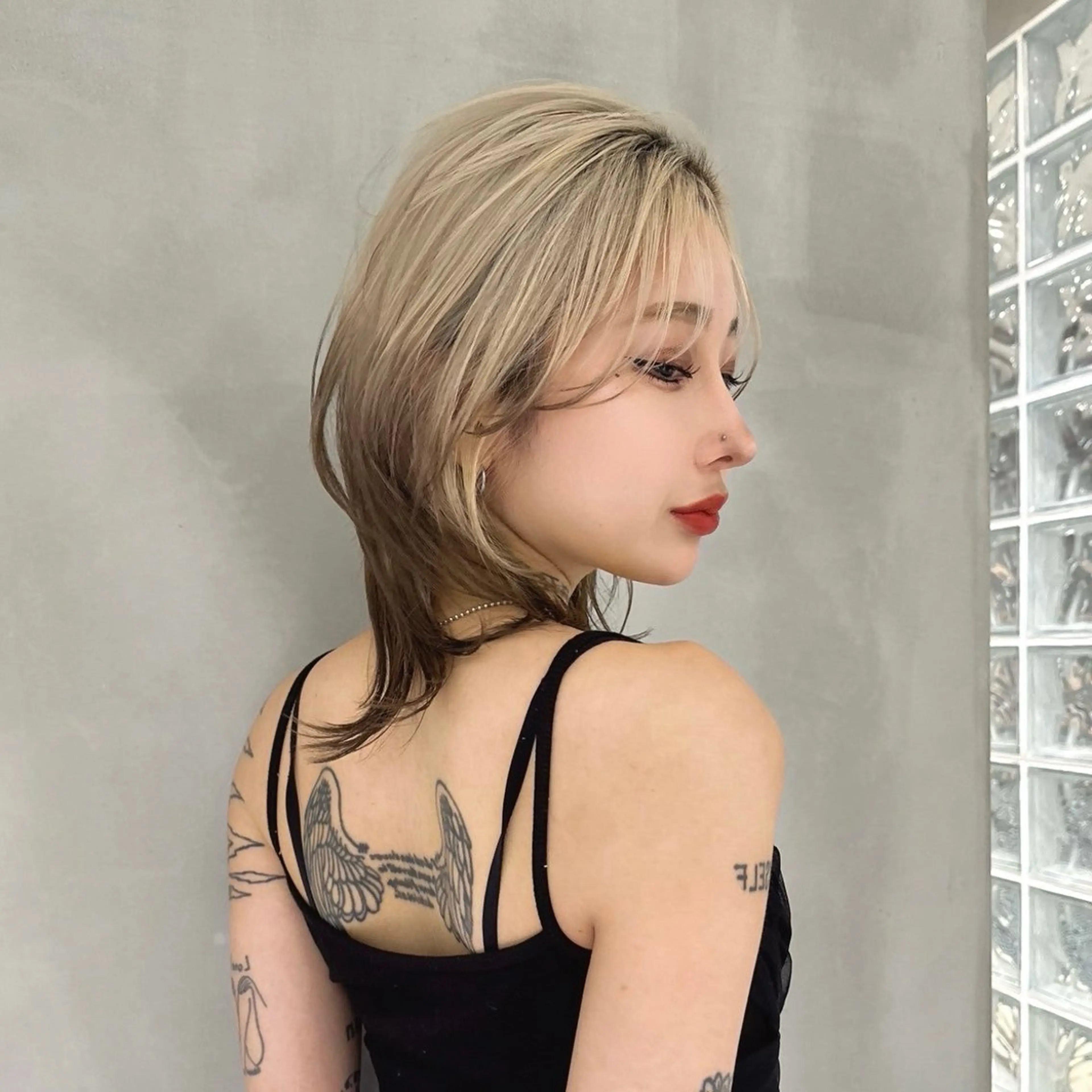 セミロング カラー Ma cherie by Lond所属・ハイトーン/ ブリーチAikaのヘアスタイル